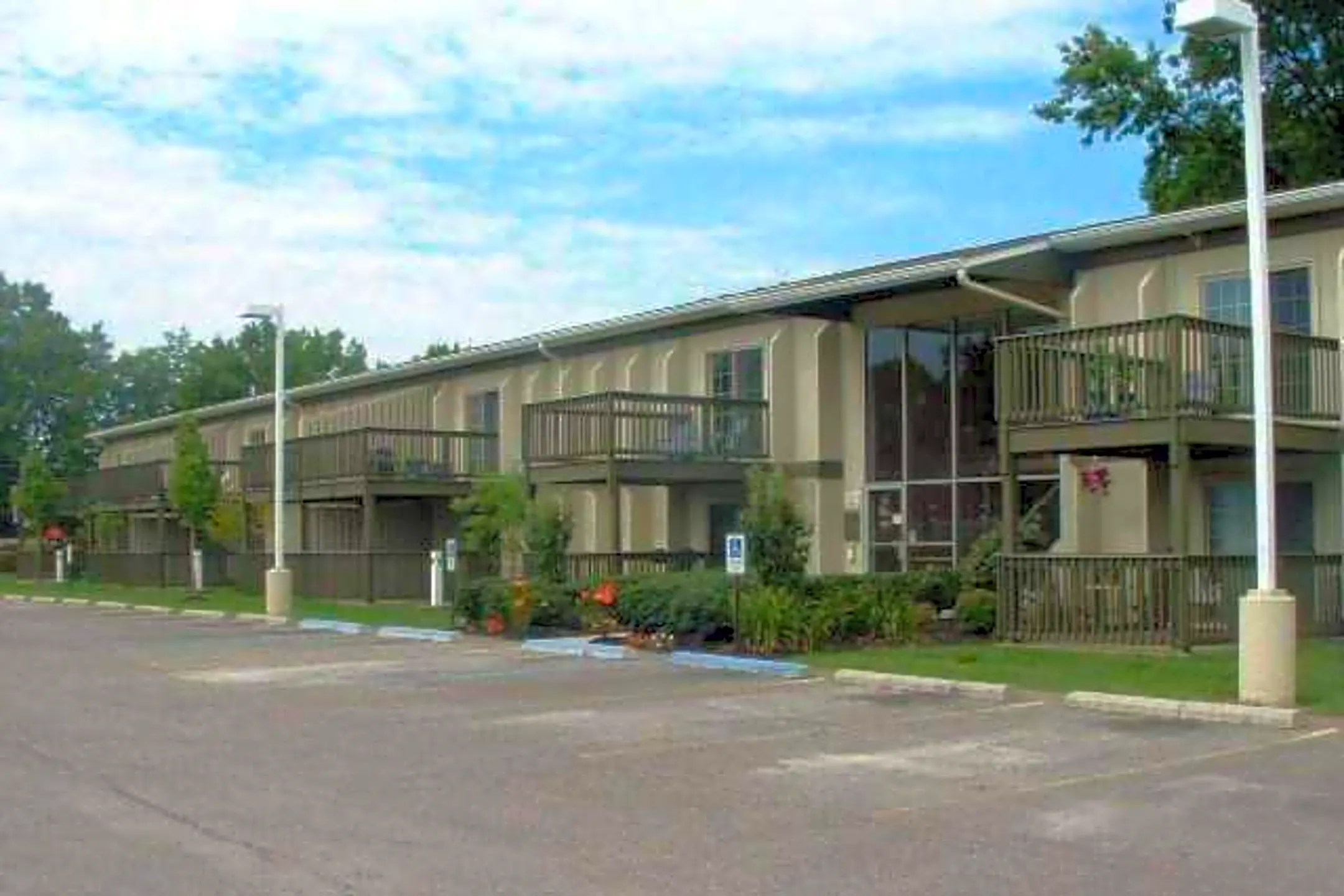 Arbor Grove Apartments - 4112 Gary Ave | Lorain, OH for Rent | Rent.