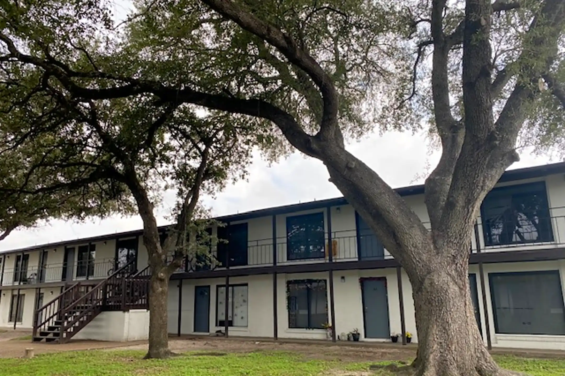 Building - Spanish Oaks - Sinton, TX