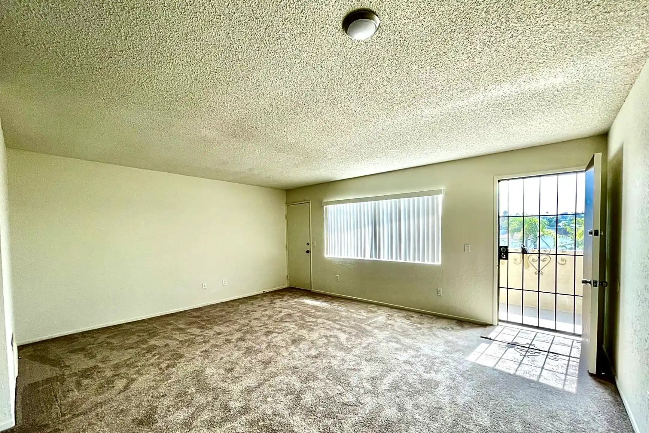 372 Pala Vista Dr 372 Pala Vista Dr unit 2 Vista, CA Houses for