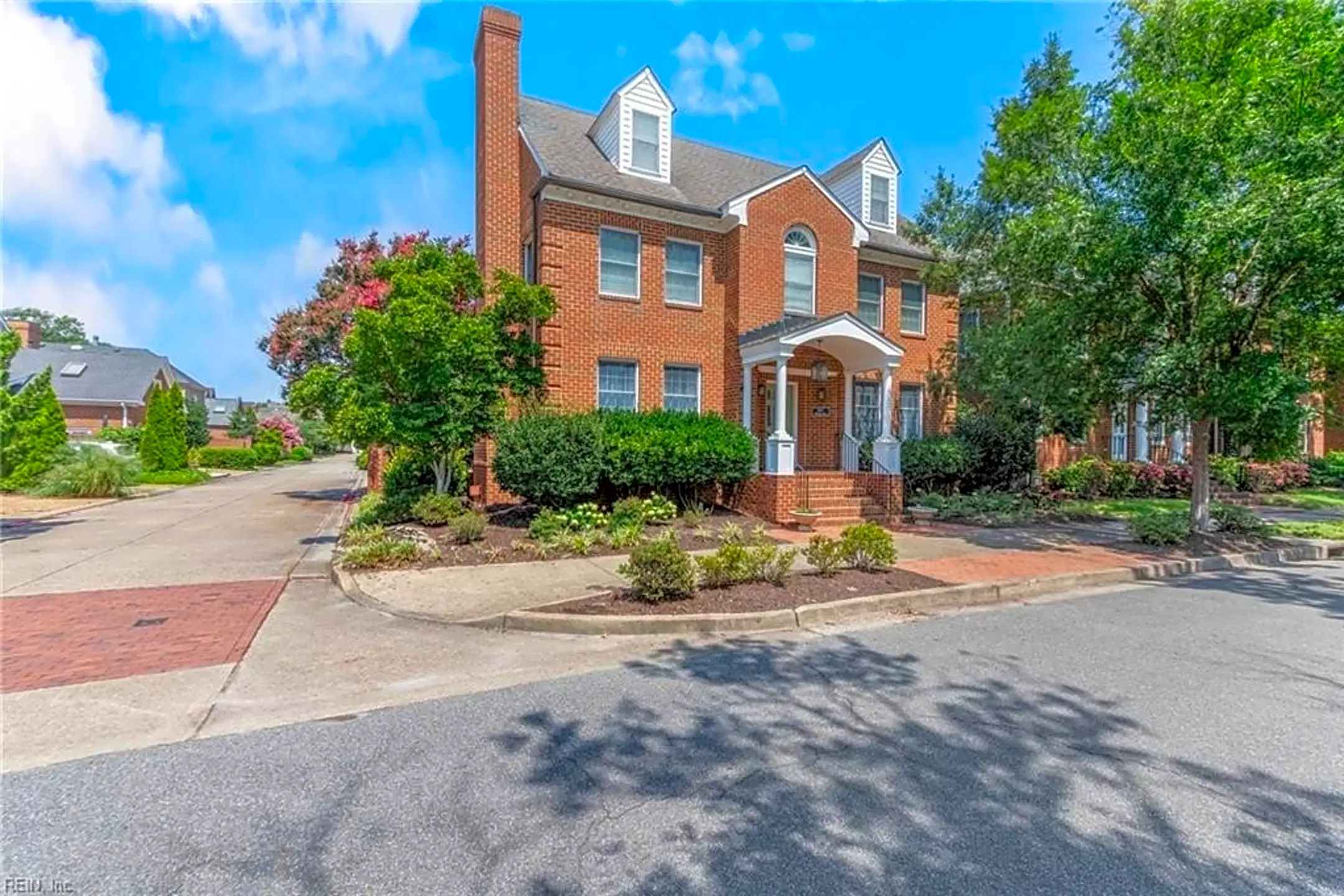 813 Mowbray Arch Houses Norfolk, VA 23507