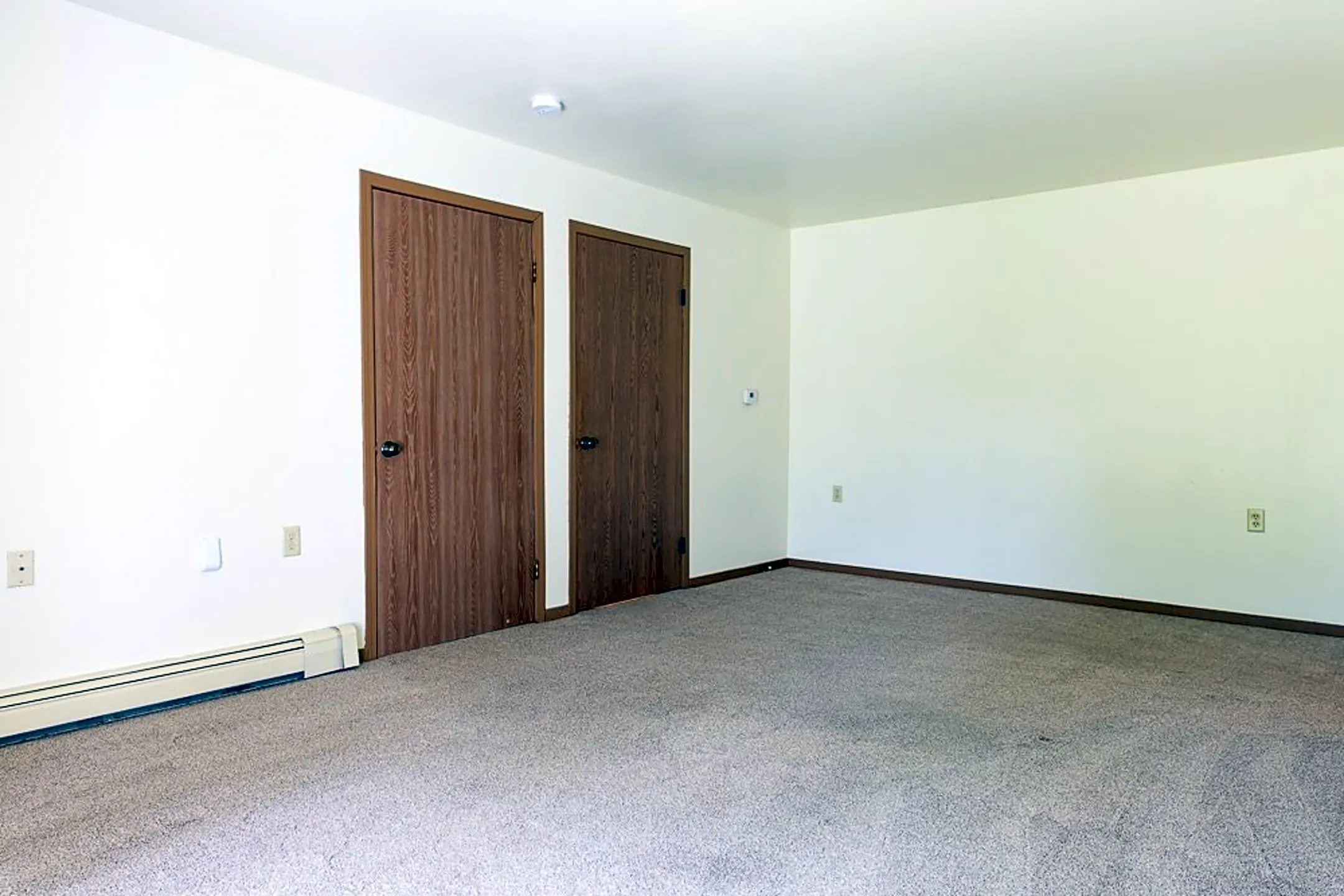 Bedroom - Woodfield Apartments - Grand Rapids, MI