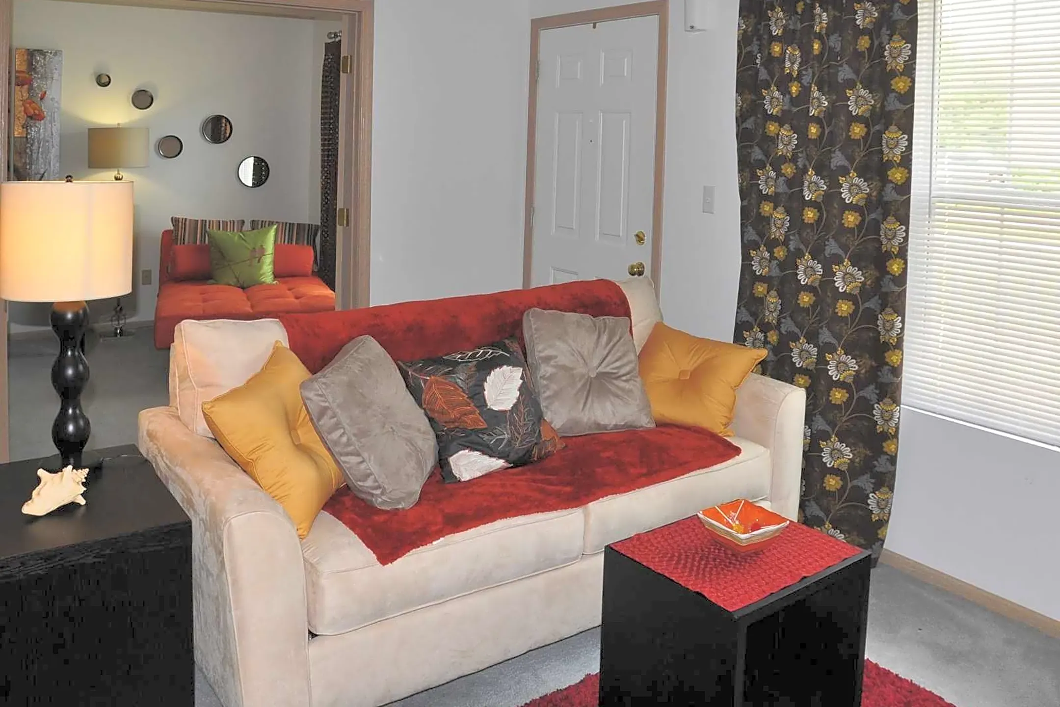 Living Room - Village Gate Apartments - Reynoldsburg, OH