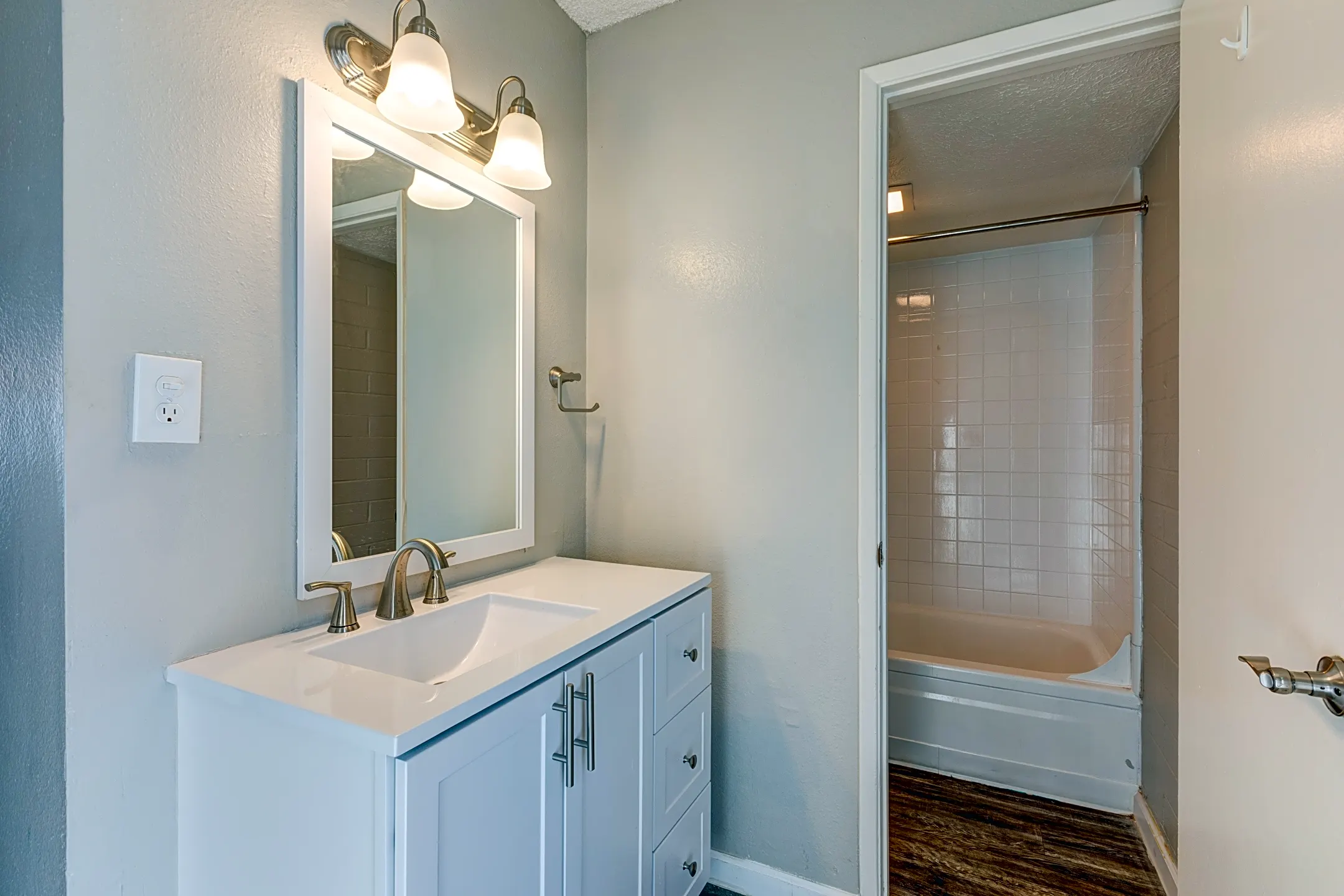 Elton Apartment Homes 2420 N 24th St Phoenix, AZ Apartments for