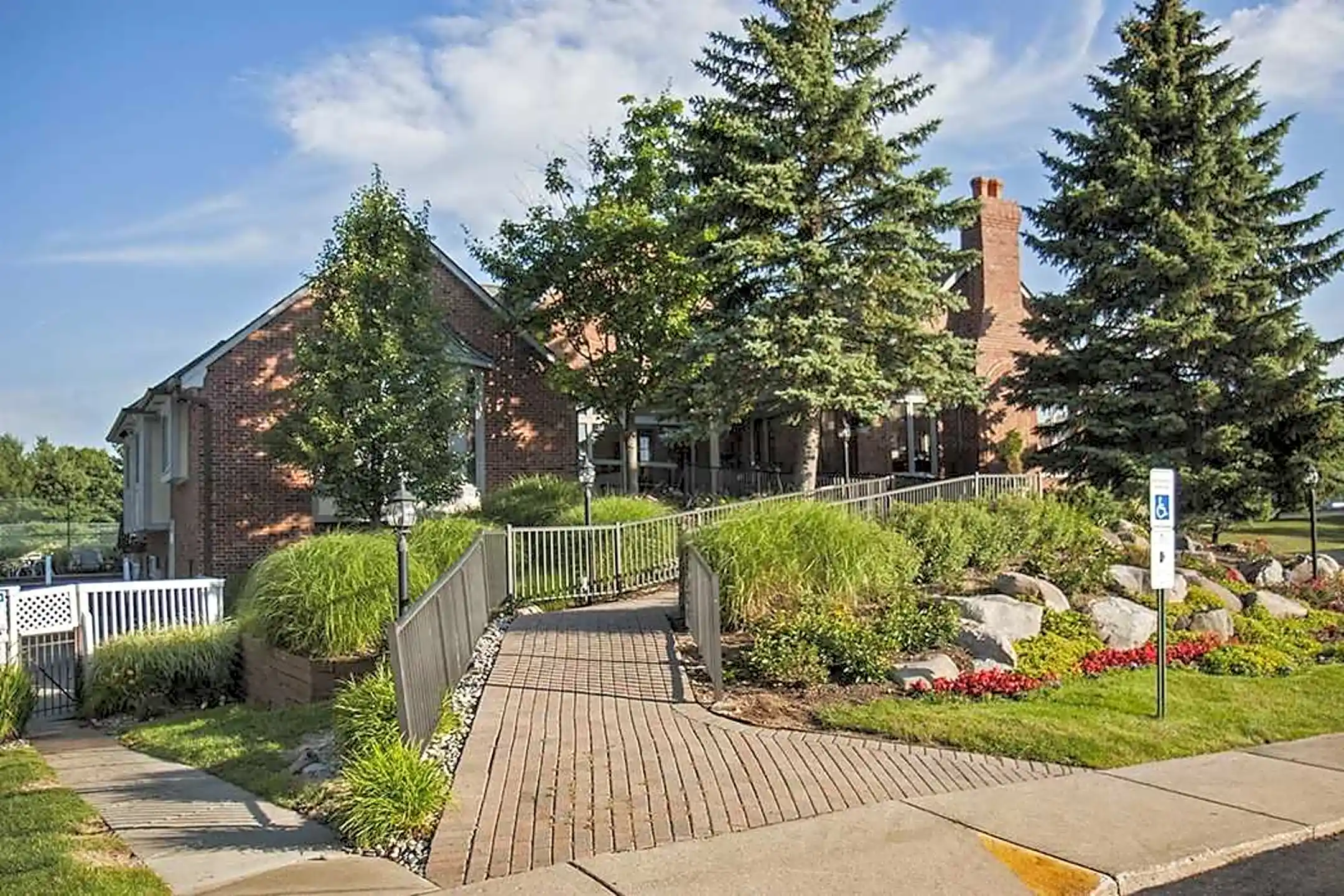 Building - Beacon Hill - Auburn Hills, MI