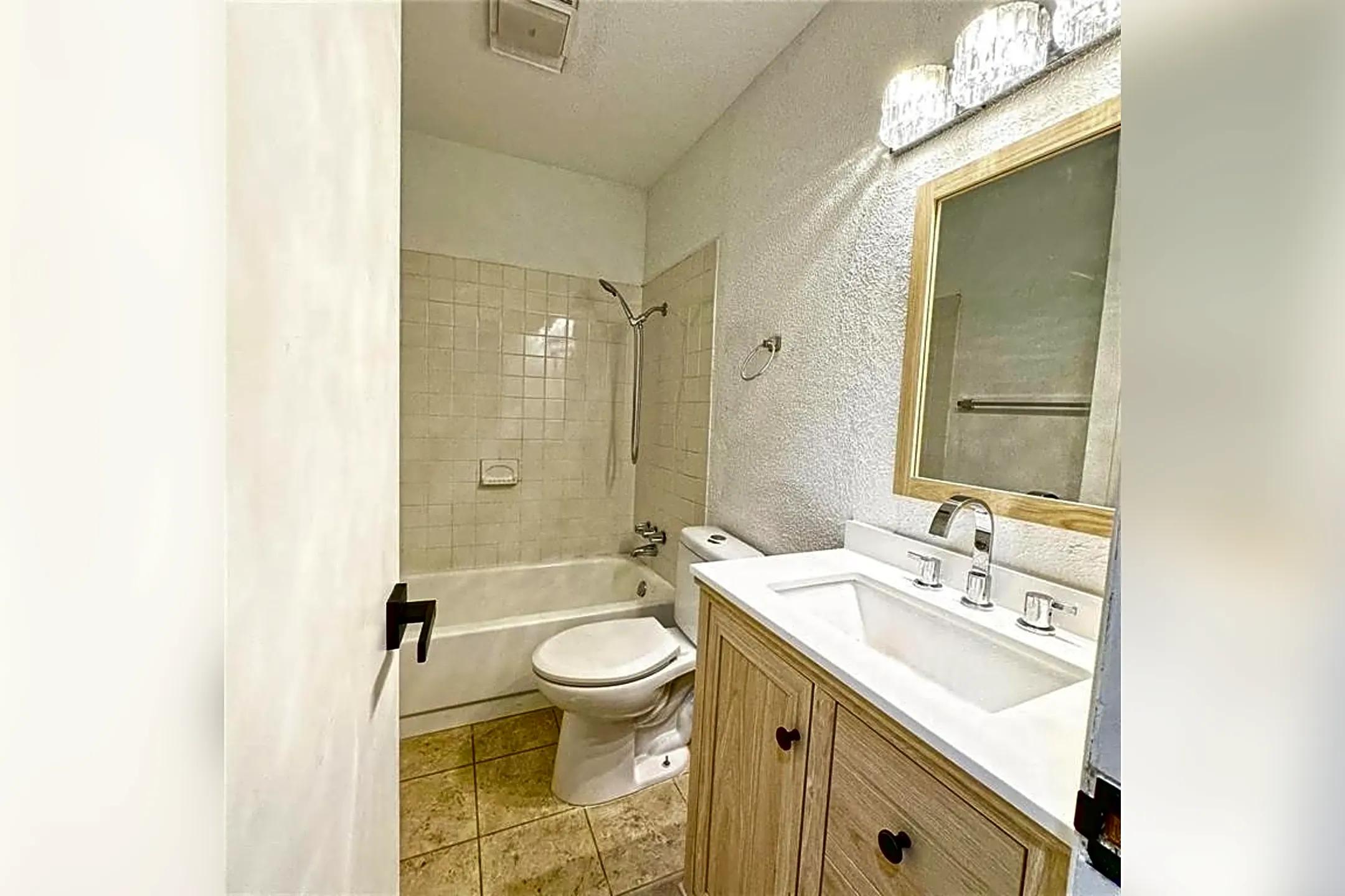 Bathroom - 2126 Pebblebrook Trail - Irving, TX