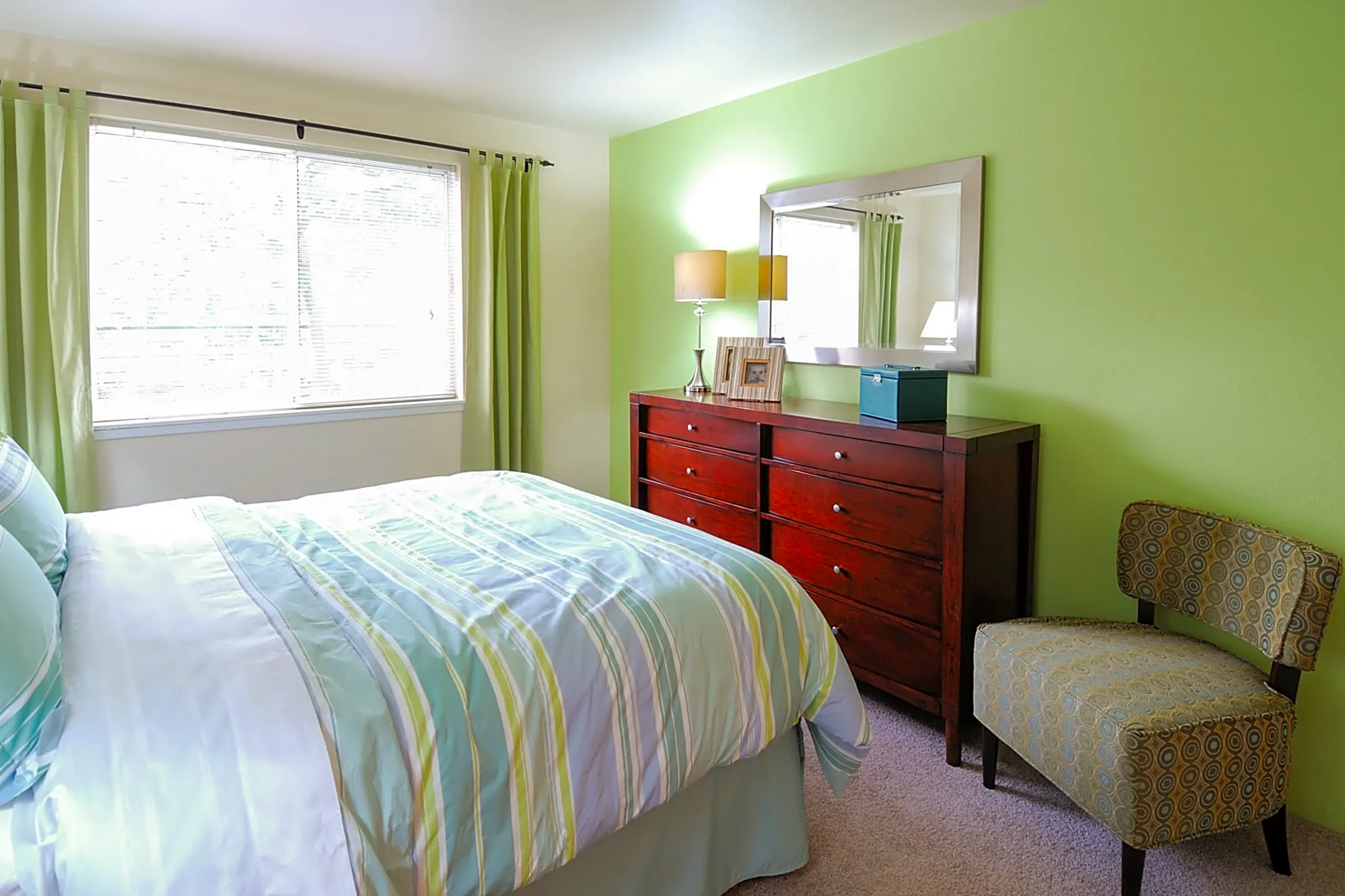 Ballinger Commons Shoreline, WA 98133