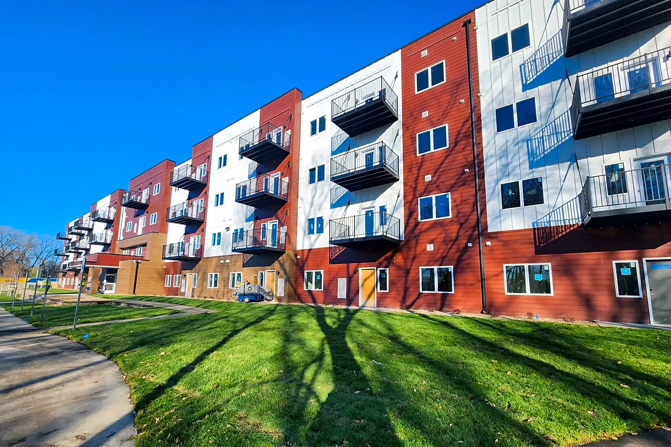 The River Apartments & Townhomes Apartments Mason City, IA 50401