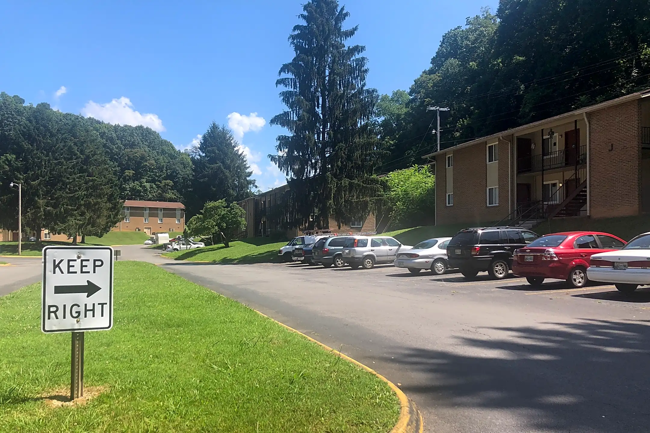Pool - Lynnridge Apartments - Elizabethton, TN