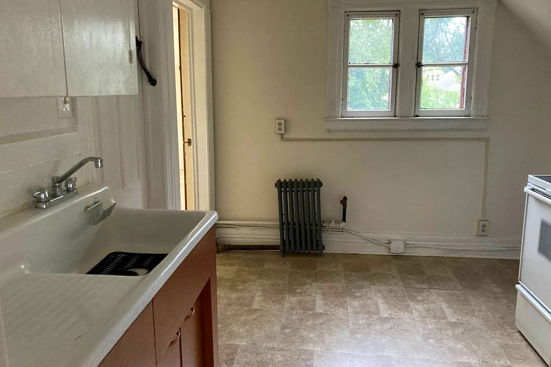 Kitchen - 1056 Gillespie St #3F - Schenectady, NY