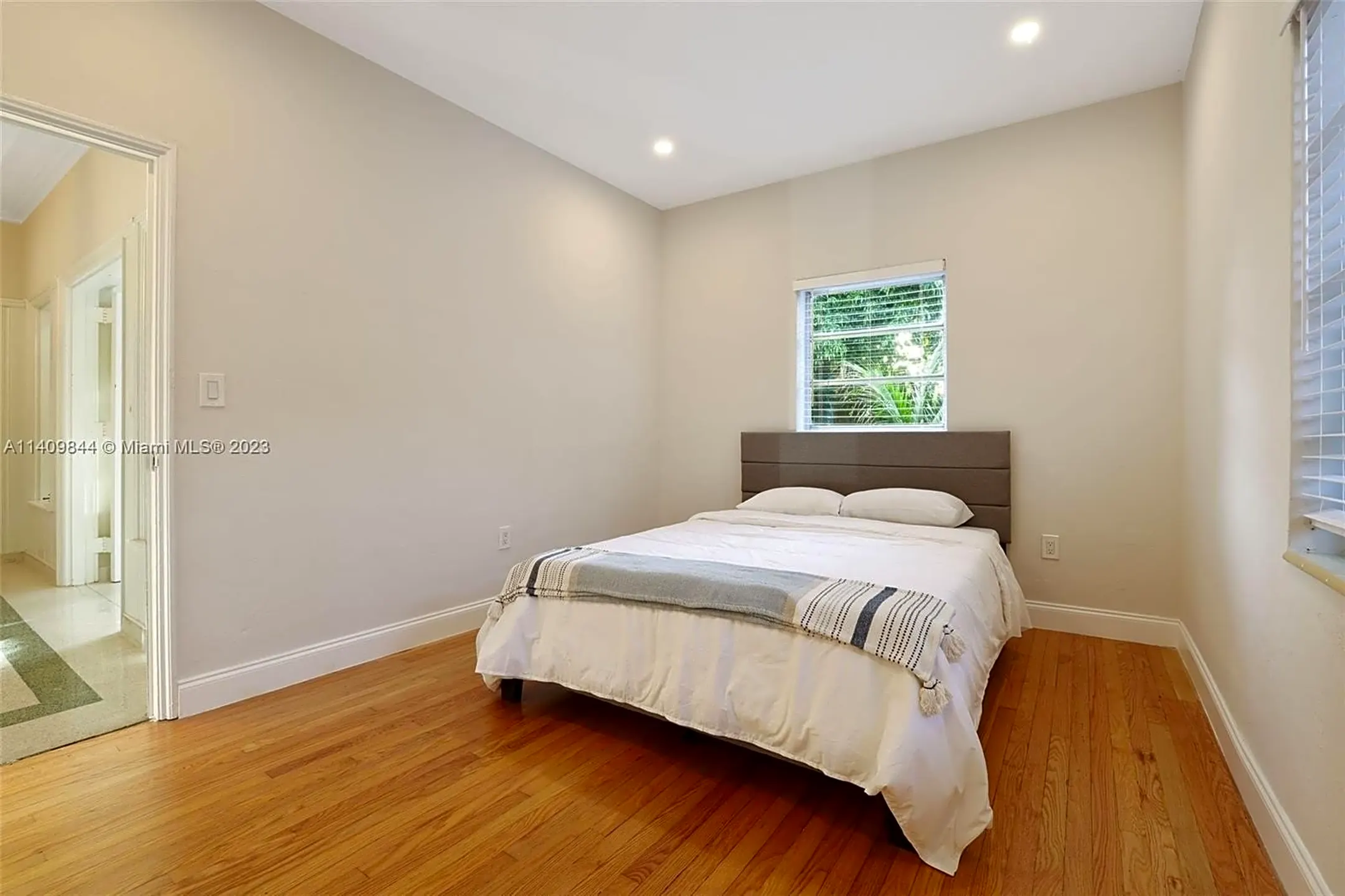 Bedroom - 3760 Royal Palm Ave - Miami Beach, FL