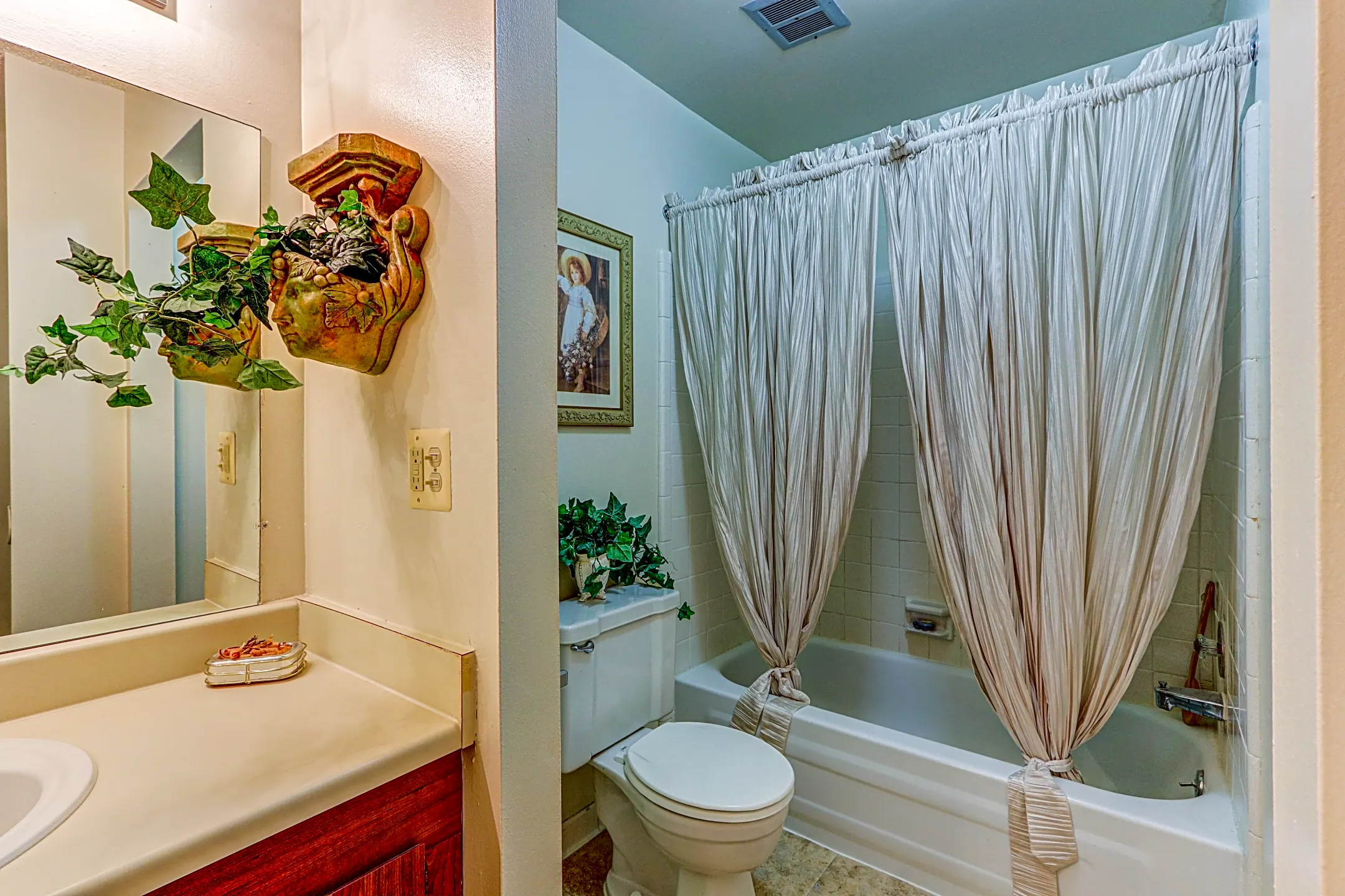 Bridgewood Apartments 25891 Bridgewood Ln Brownstown, MI Apartments