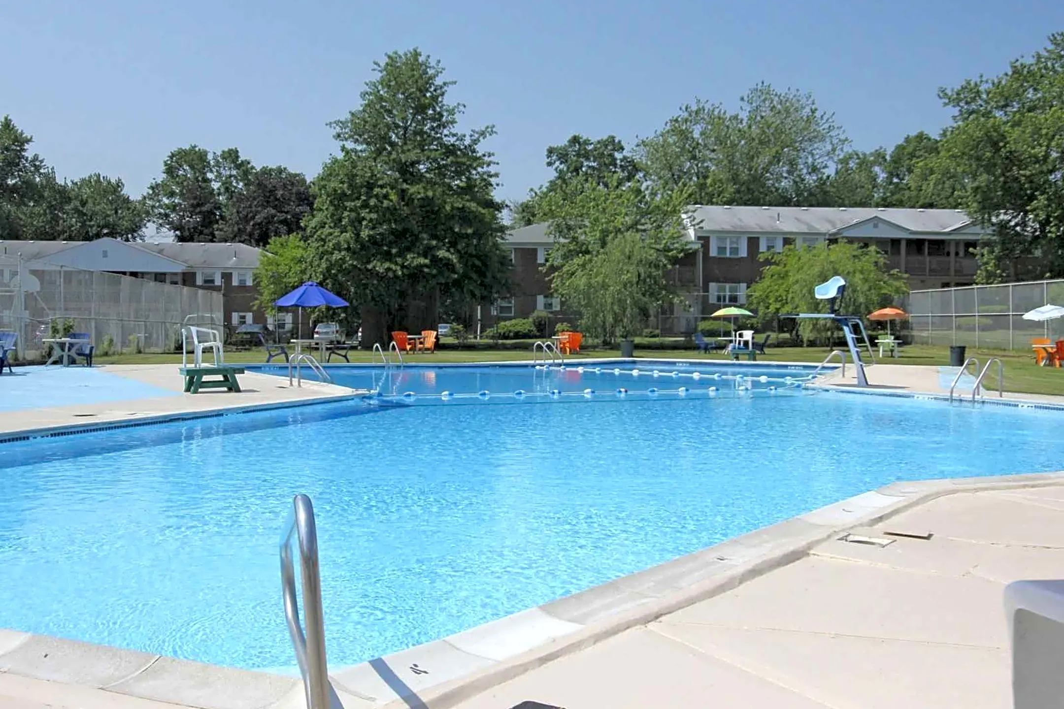 Knoll Gardens Apartments Lake Hiawatha, NJ 07034