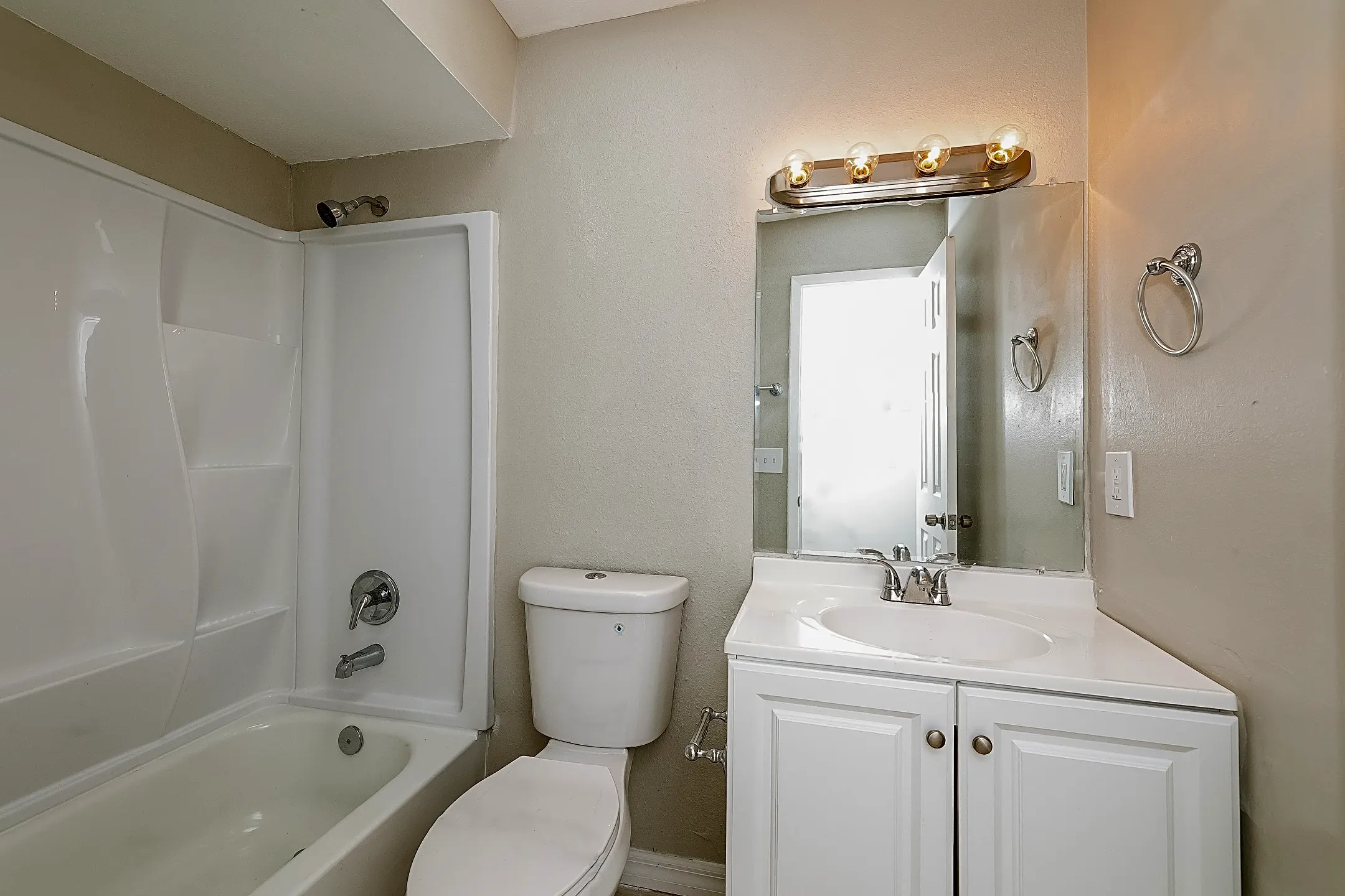 Bathroom - 1713 Brown St - Kissimmee, FL