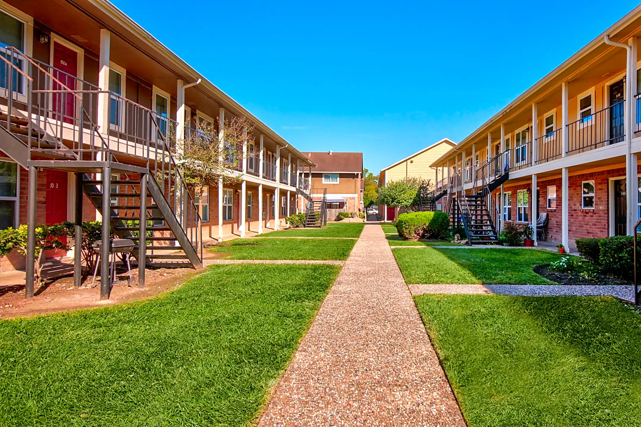 Gia at Spring Branch 1521 Sherwood Forest St Houston, TX Apartments