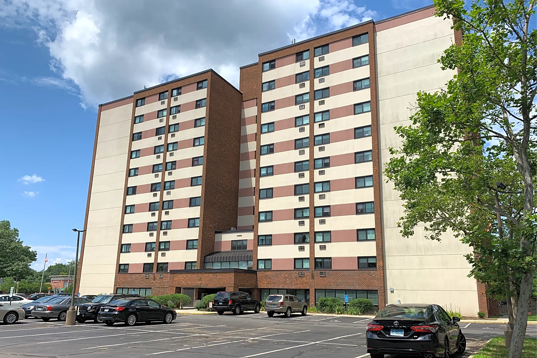 Hartford East Apartments - 886 Main St | East Hartford, CT for Rent | Rent.