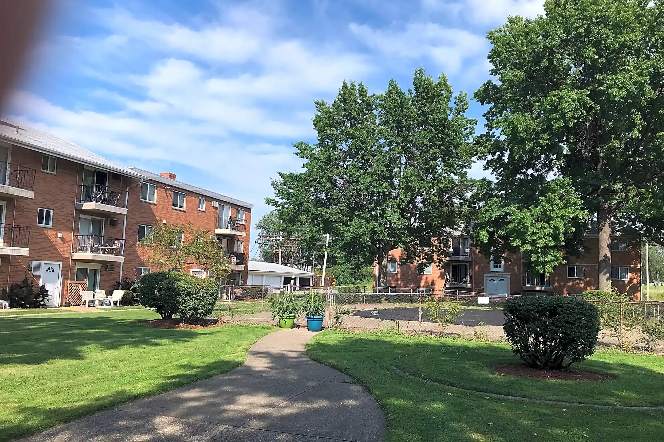 The Meadows Patio ApartmentsHEAT INCLUDED! 5691 Chevrolet Blvd