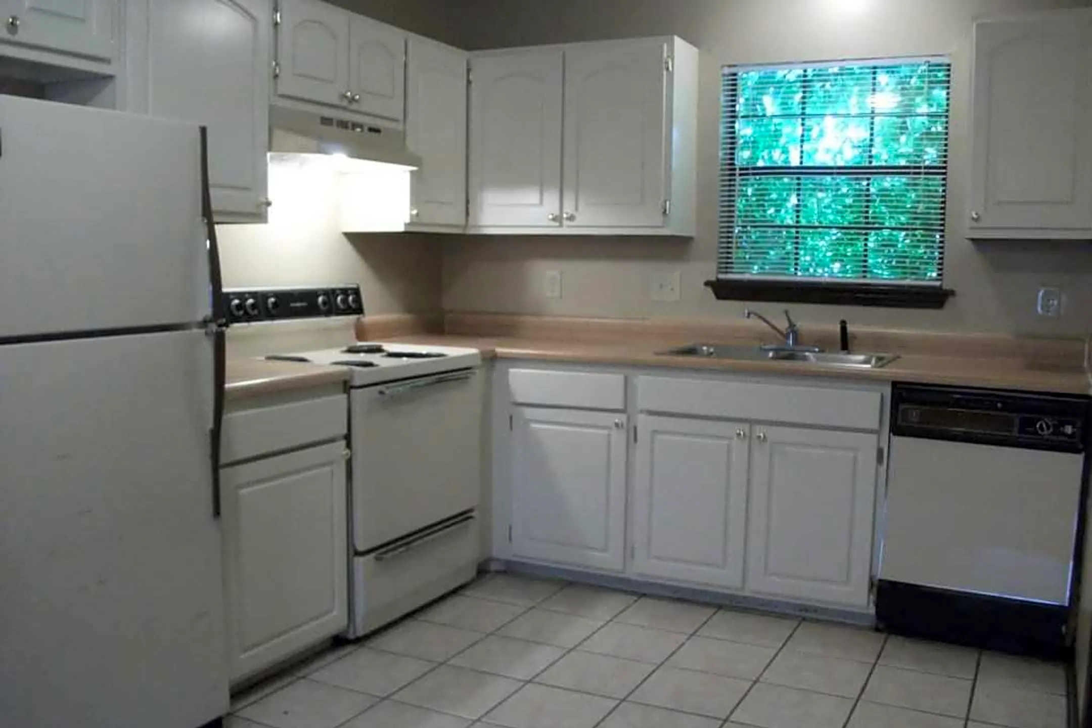 Kitchen - Garry Lewis Properties - Baton Rouge, LA