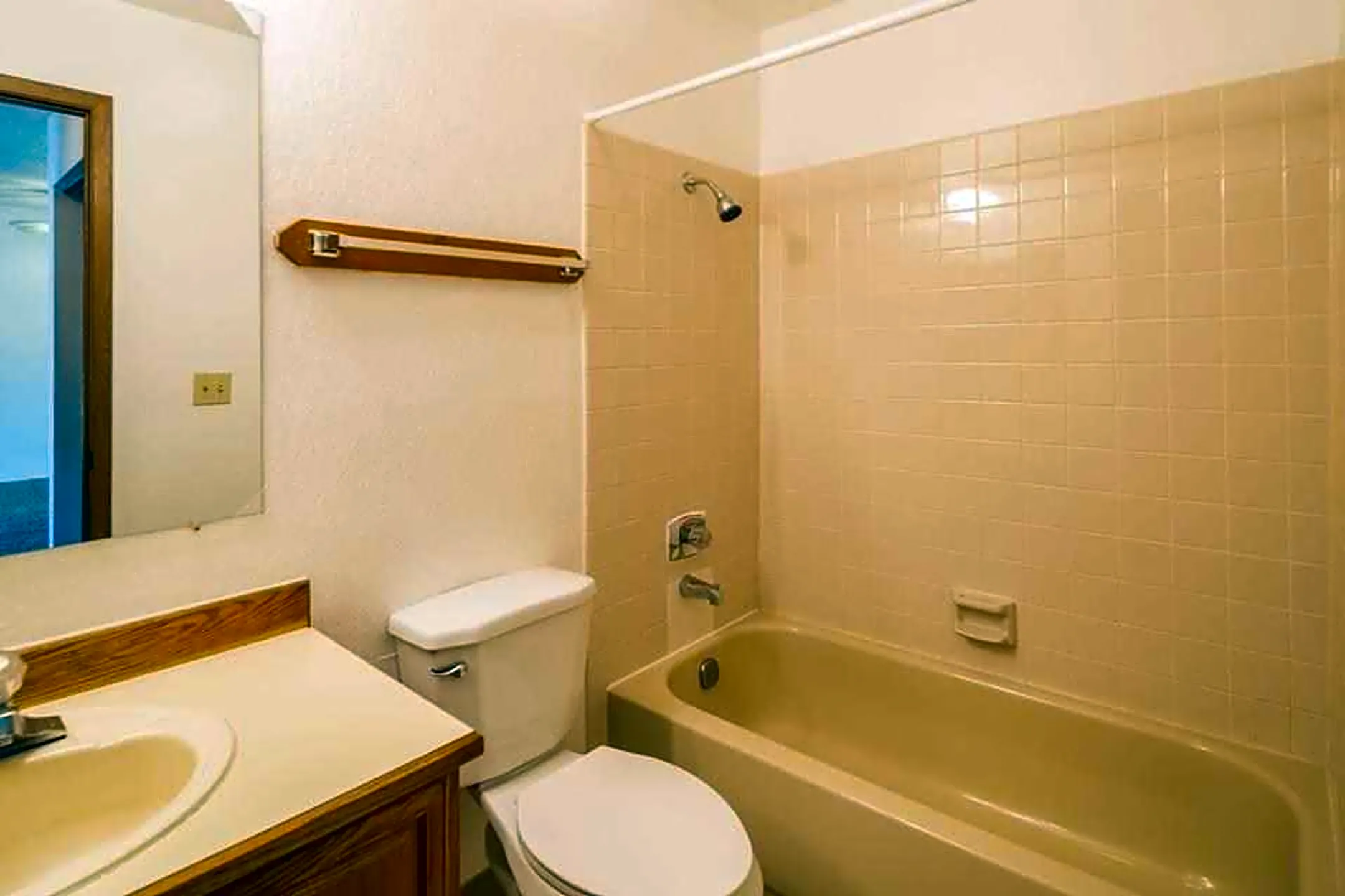 Bathroom - Central Park Apartments - Anchorage, AK