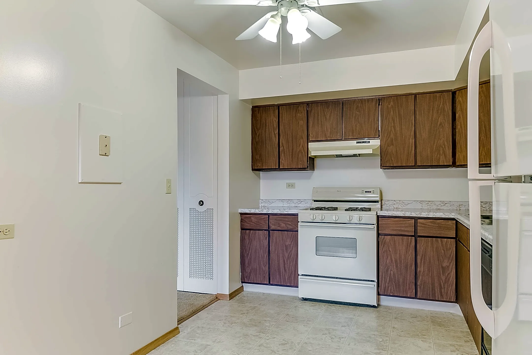 Imperial Tower Apartments - Waukegan, IL 60085