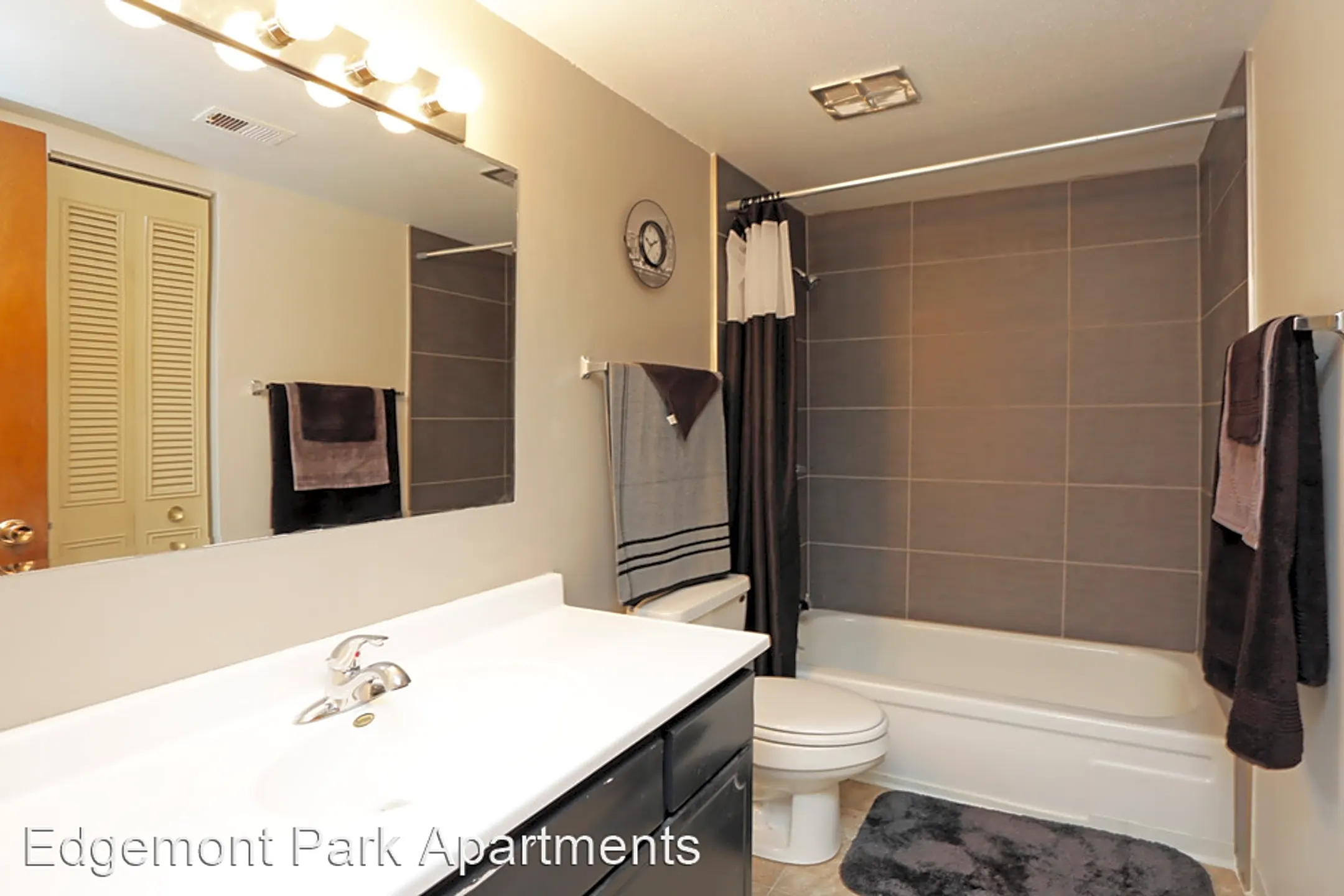 Bathroom - Edgemont Park Apartments - Waterloo, IA