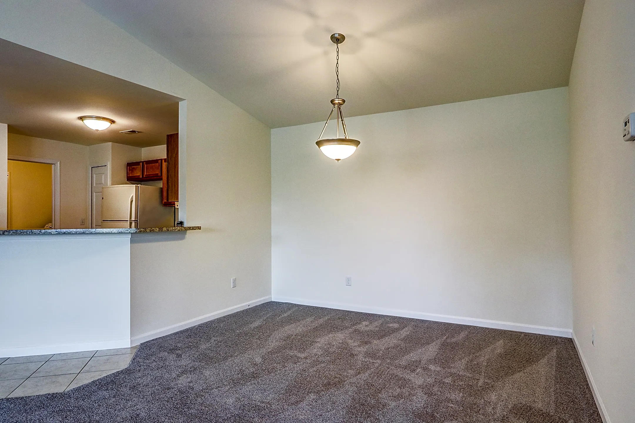 Ashford Apartments w/ Garages Shelby Township, MI 48317