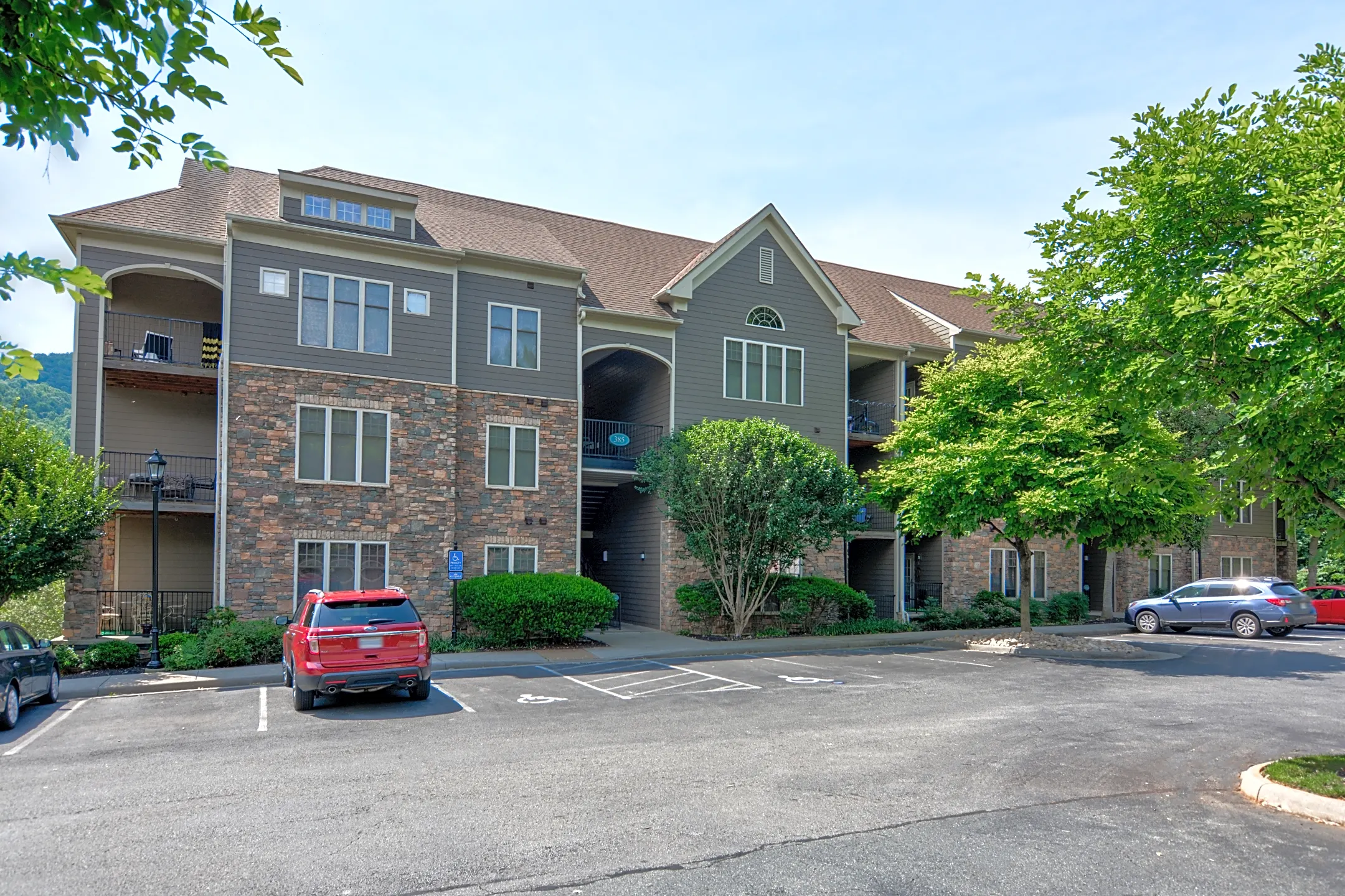 Stone Creek Village Apartments