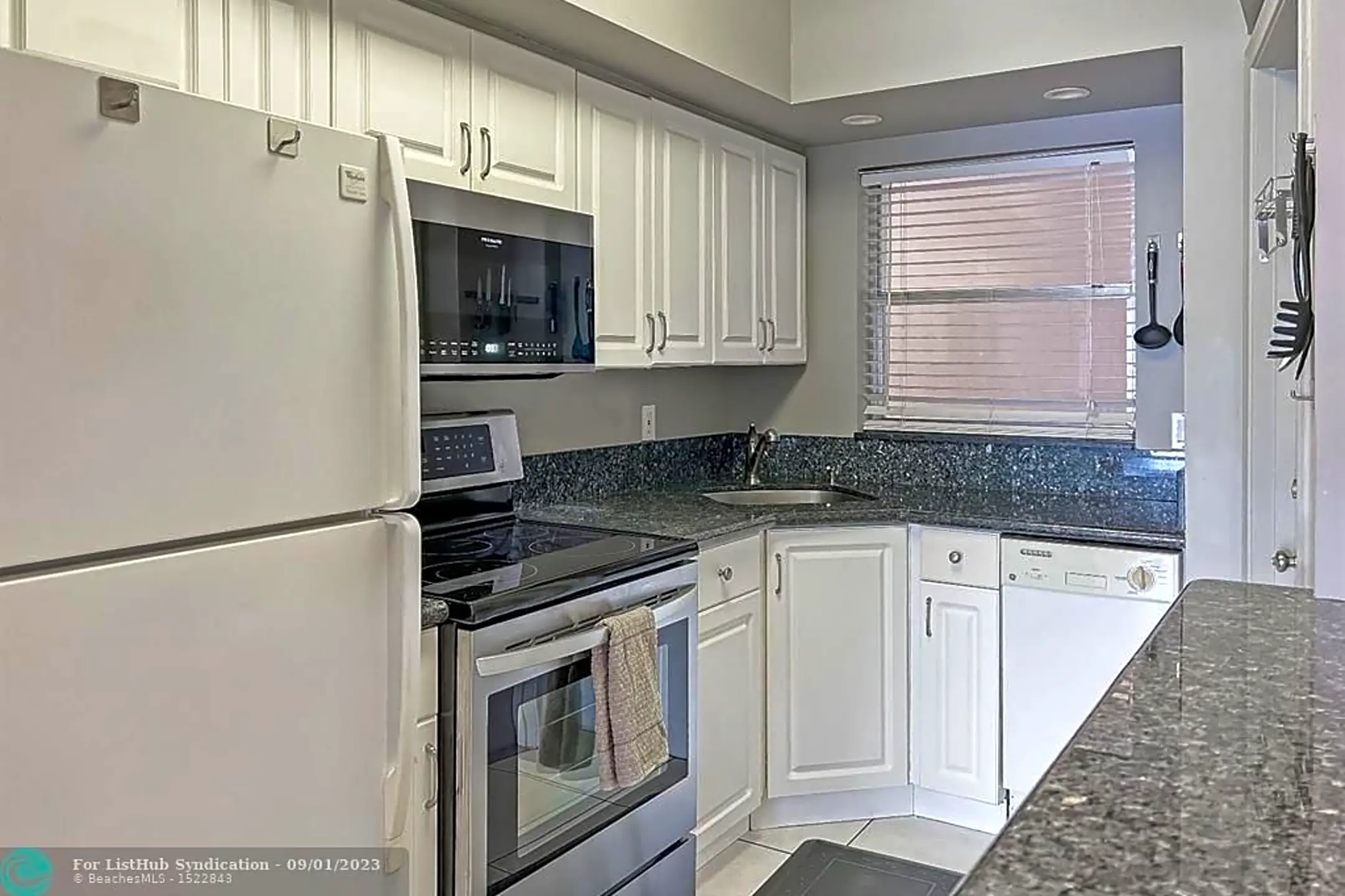 Kitchen - 2880 NE 33rd Ct #202 - Fort Lauderdale, FL