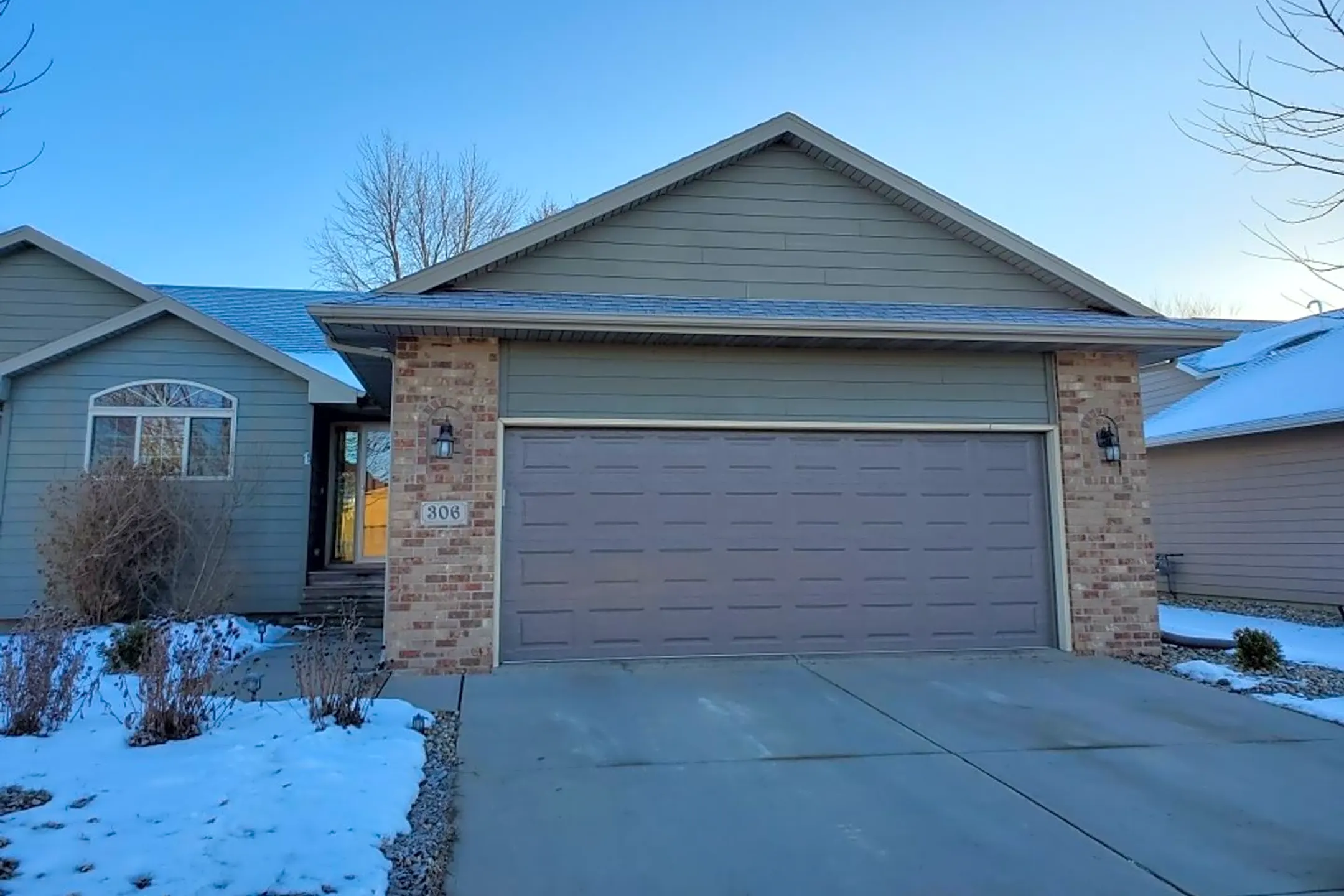 Hunter Twin Homes 306 308 310 Emmett Trl Harrisburg, SD
