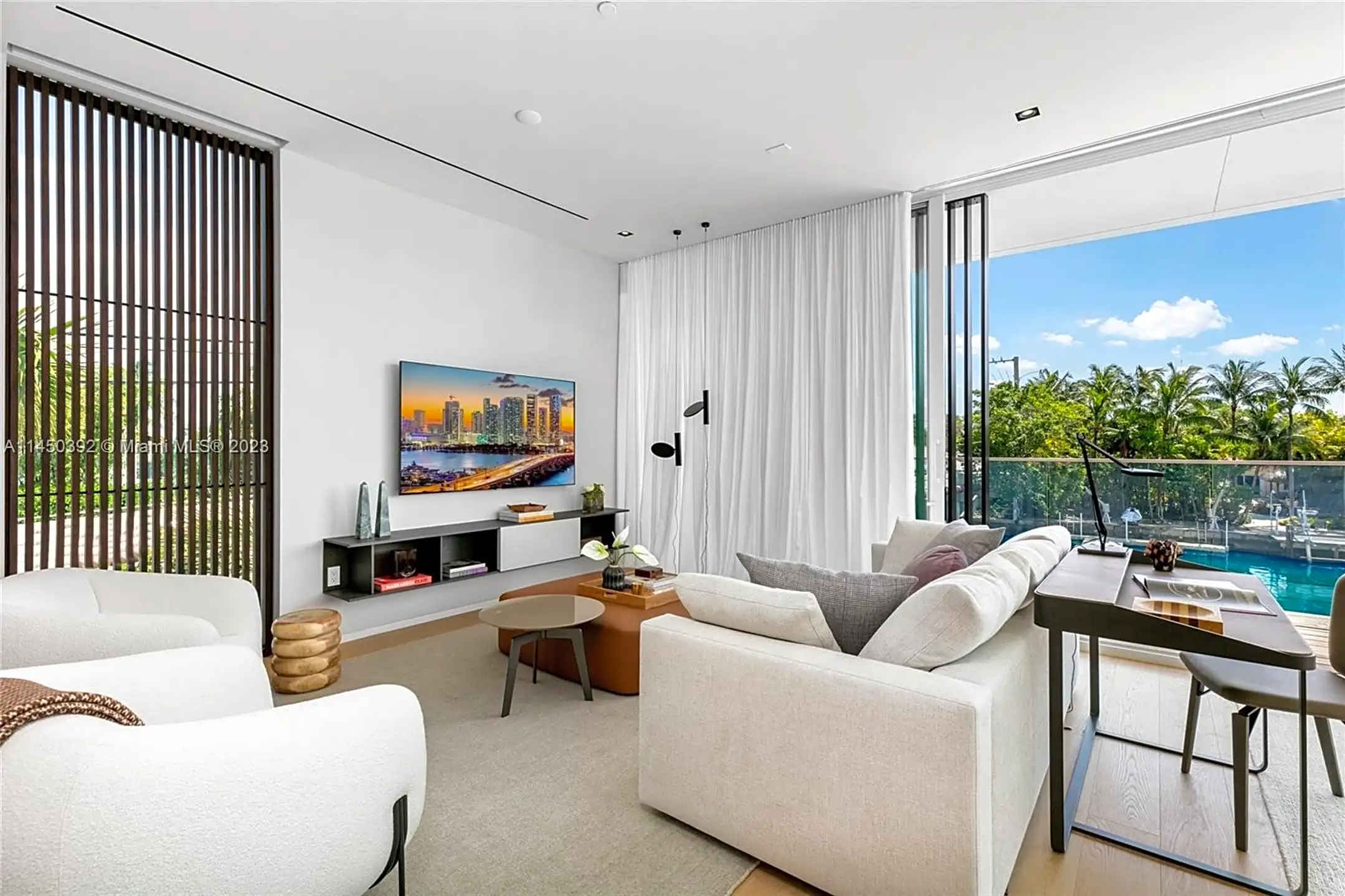 Living Room - 1081 W 48th St - Miami Beach, FL