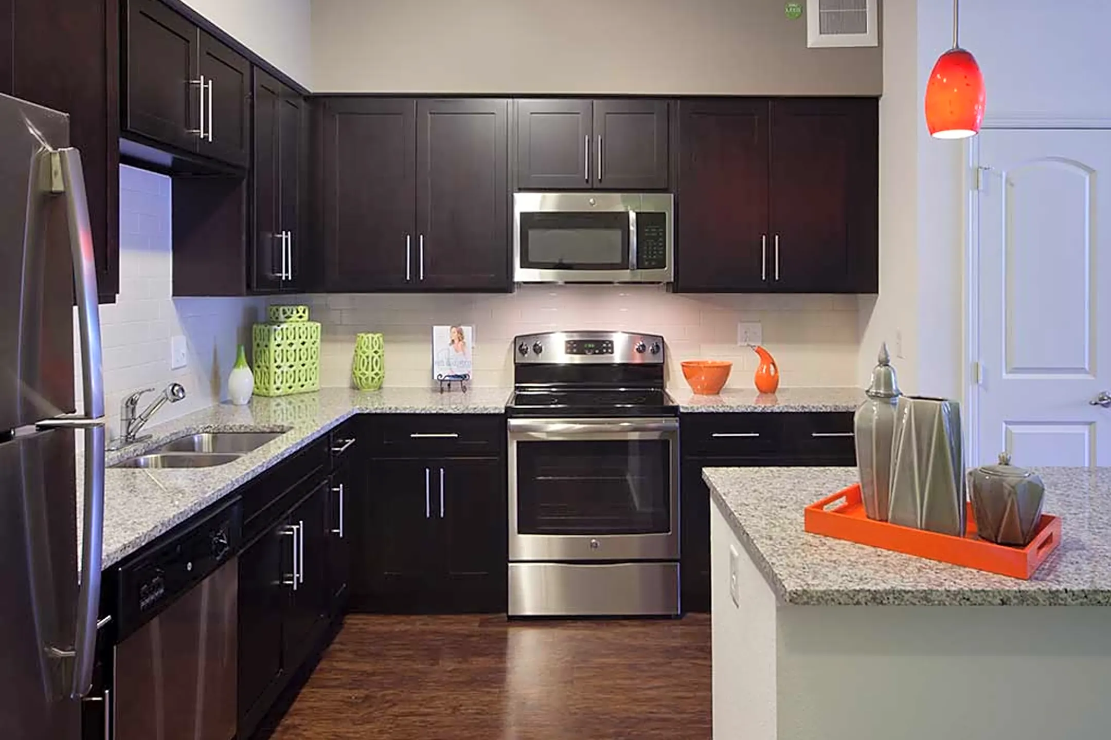 Kitchen - AMLI Miramar Park Apartments - Miramar, FL