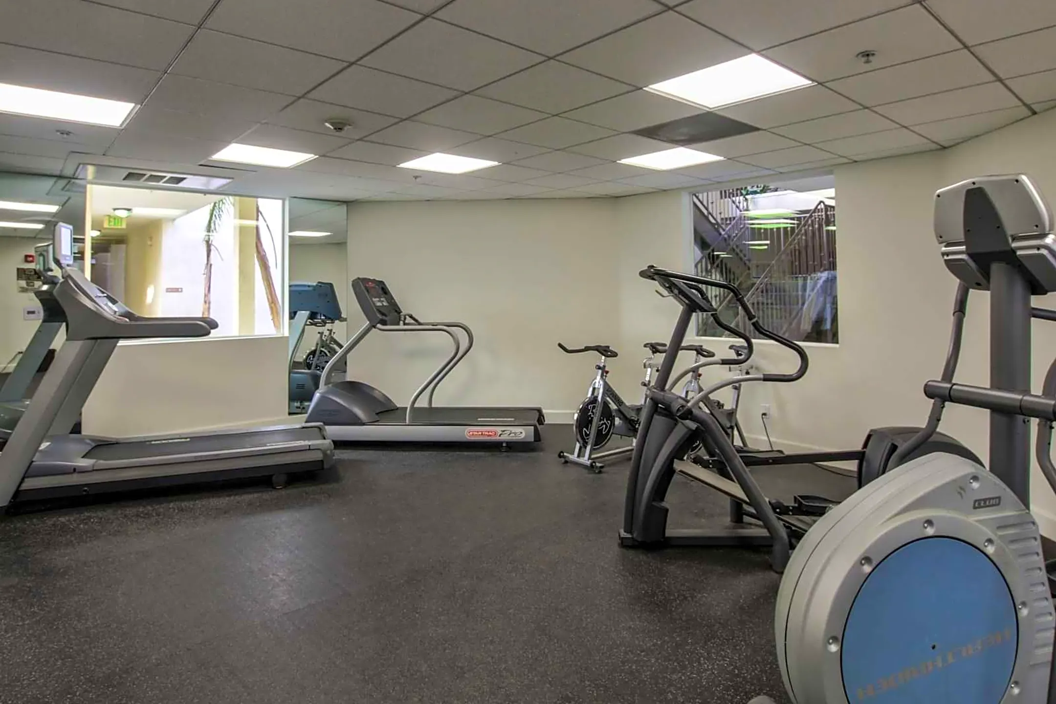 Fitness Weight Room - Villa Vincennes - Panorama City, CA