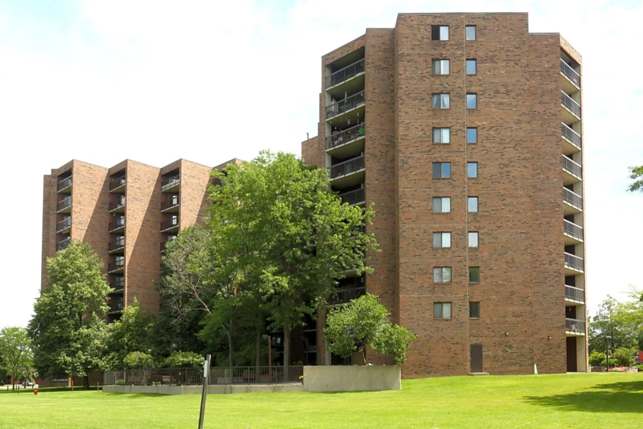 Riverfront Apartments Lansing, MI 48912