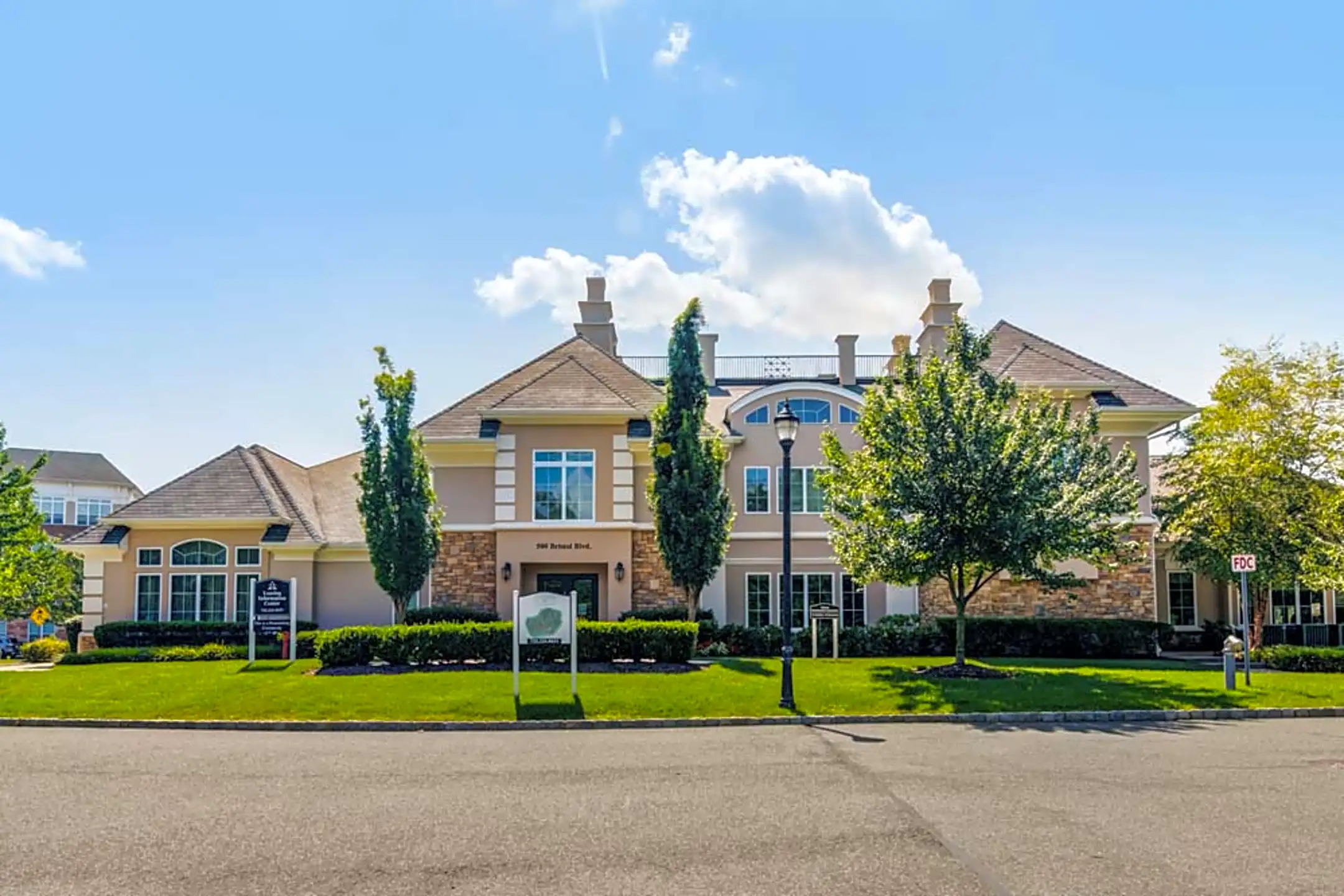 Building - The Grove Somerset - Somerset, NJ