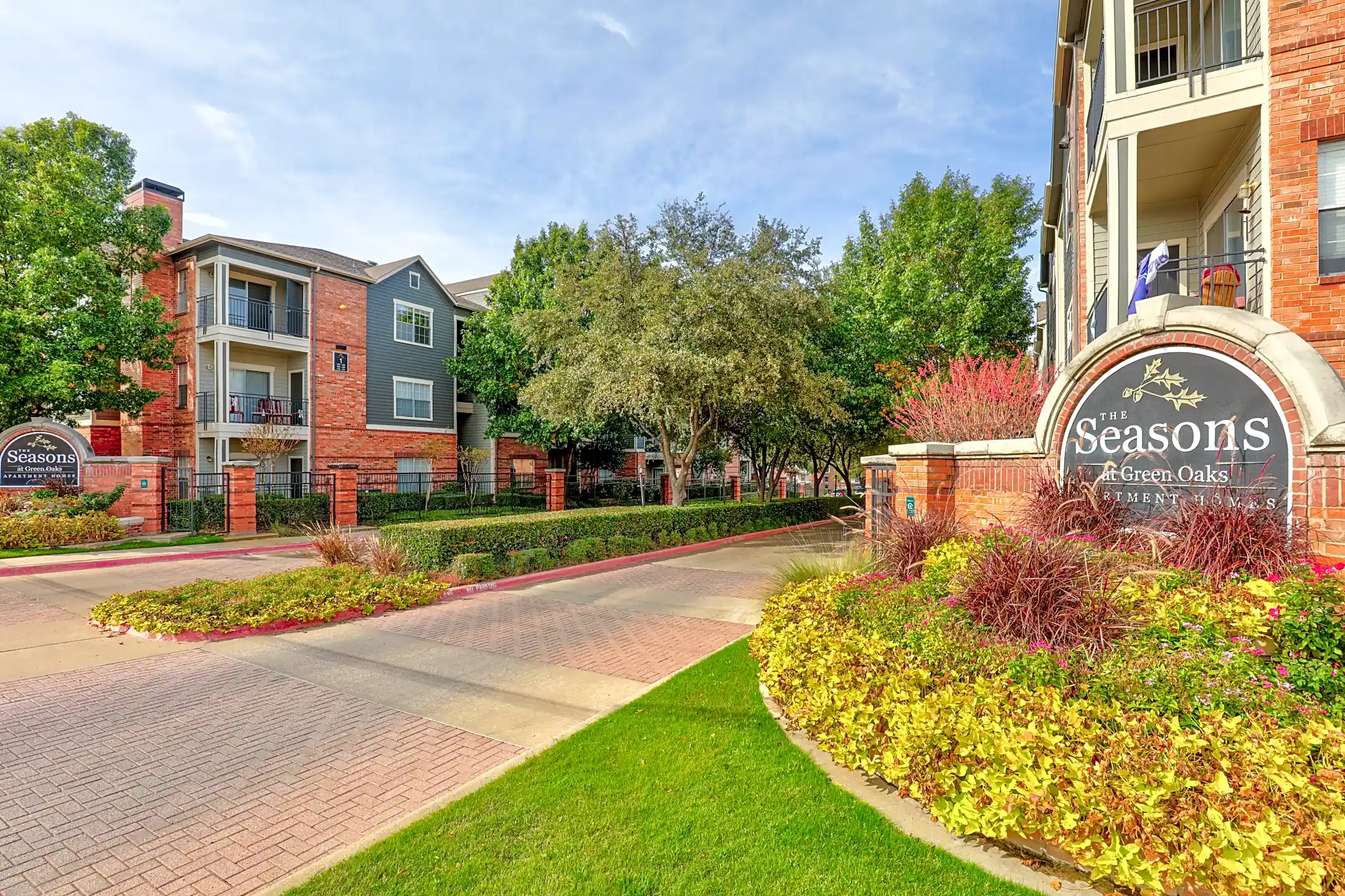 The Seasons at Green Oaks 2175 N Hwy Grand Prairie, TX Apartments