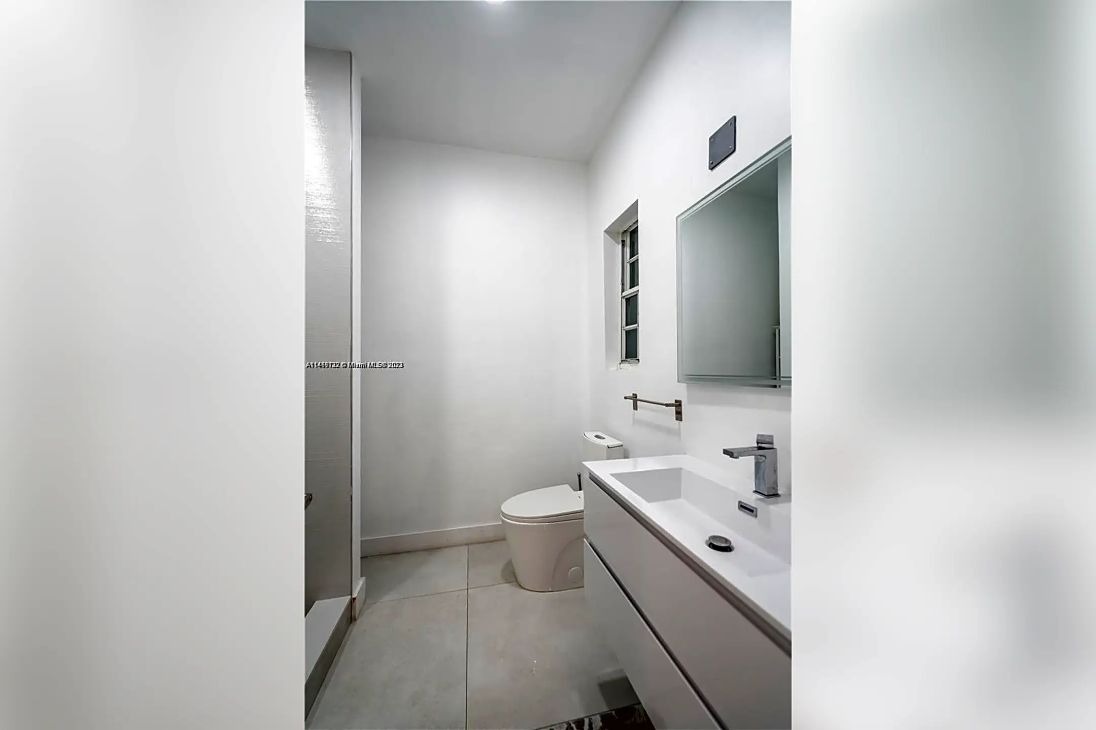 Bathroom - 4560 Post Ave - Miami Beach, FL