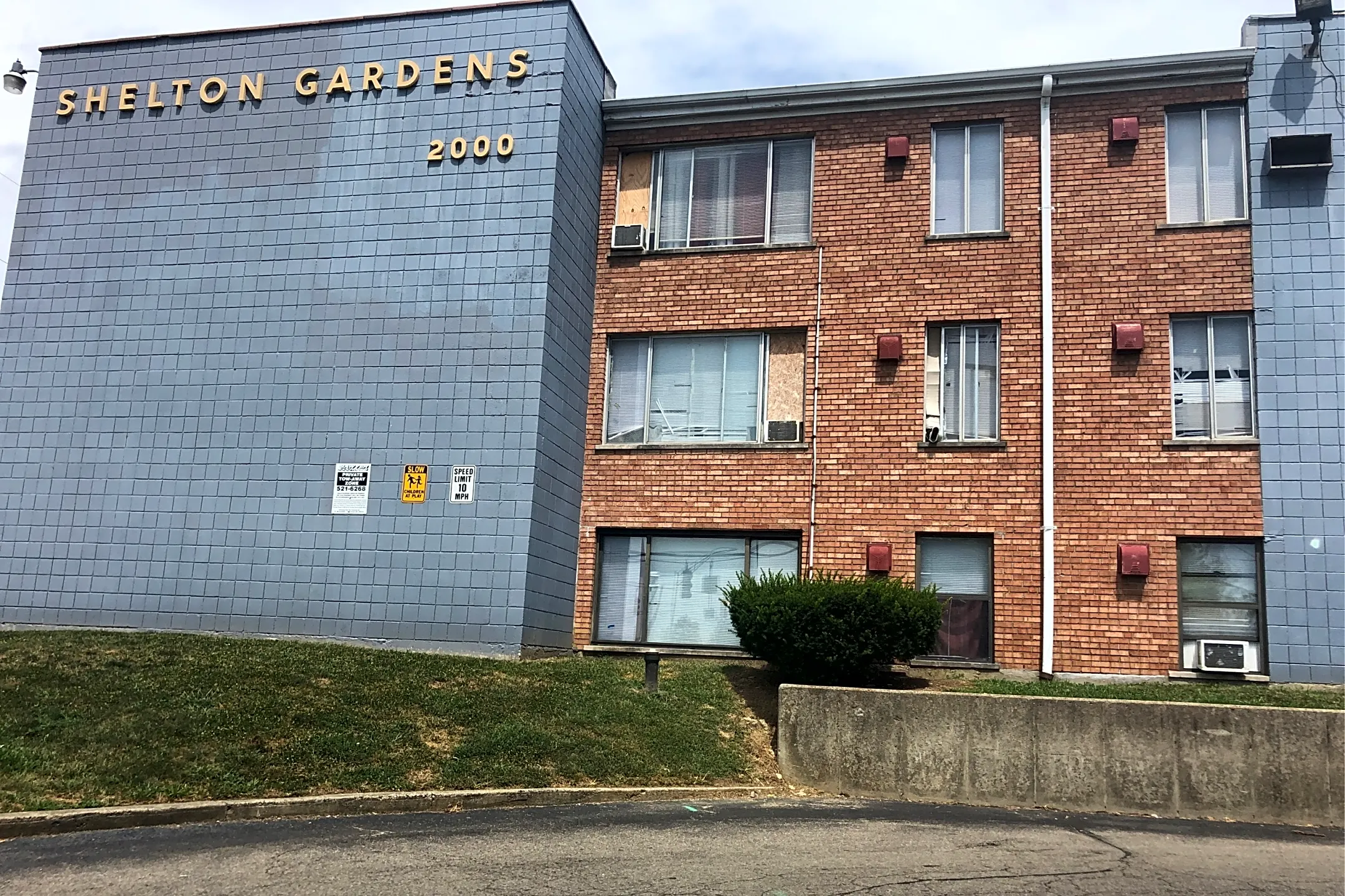Pool - Shelton Gardens Apartments - Cincinnati, OH