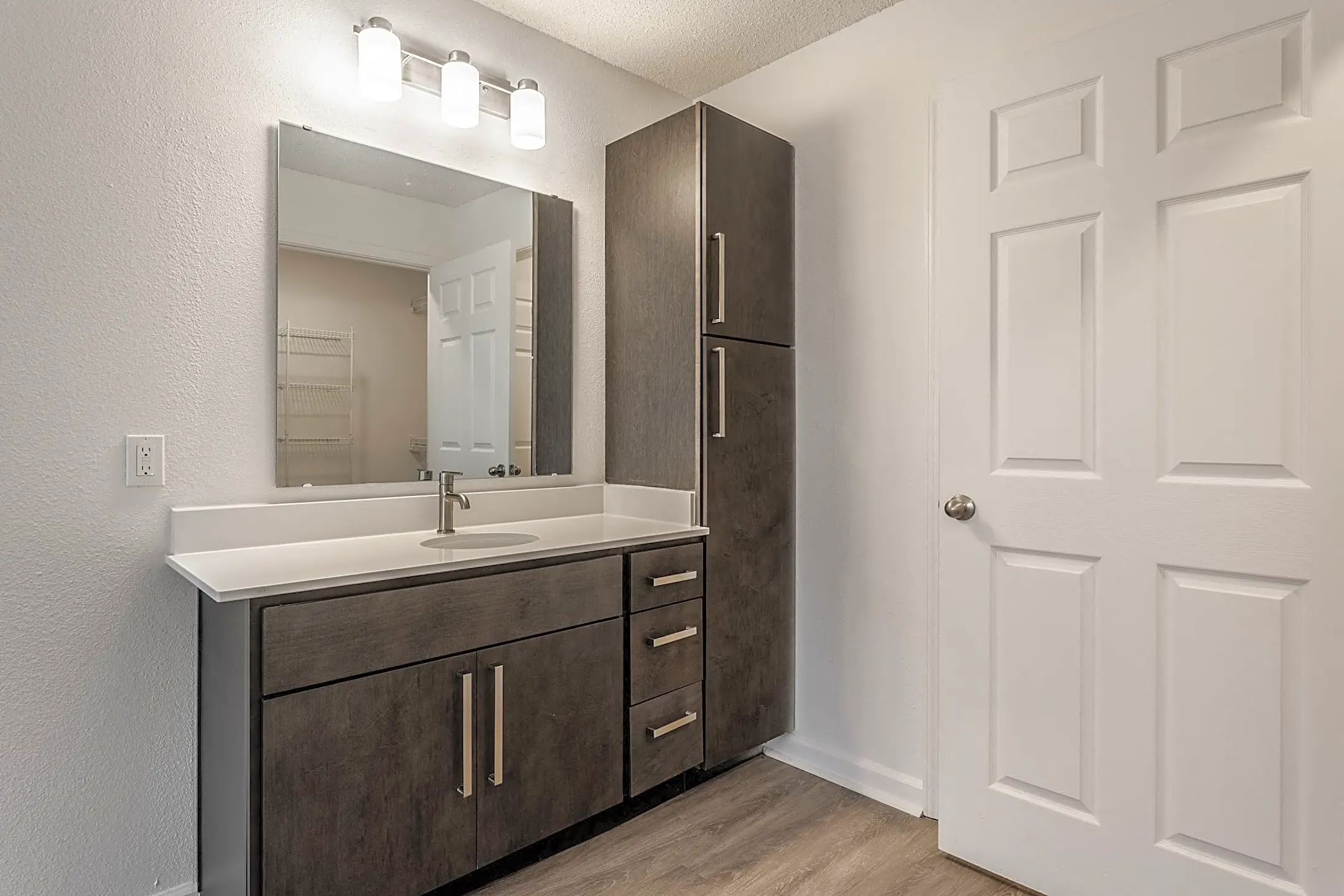 Latitudes Apartments Indianapolis, IN 46237