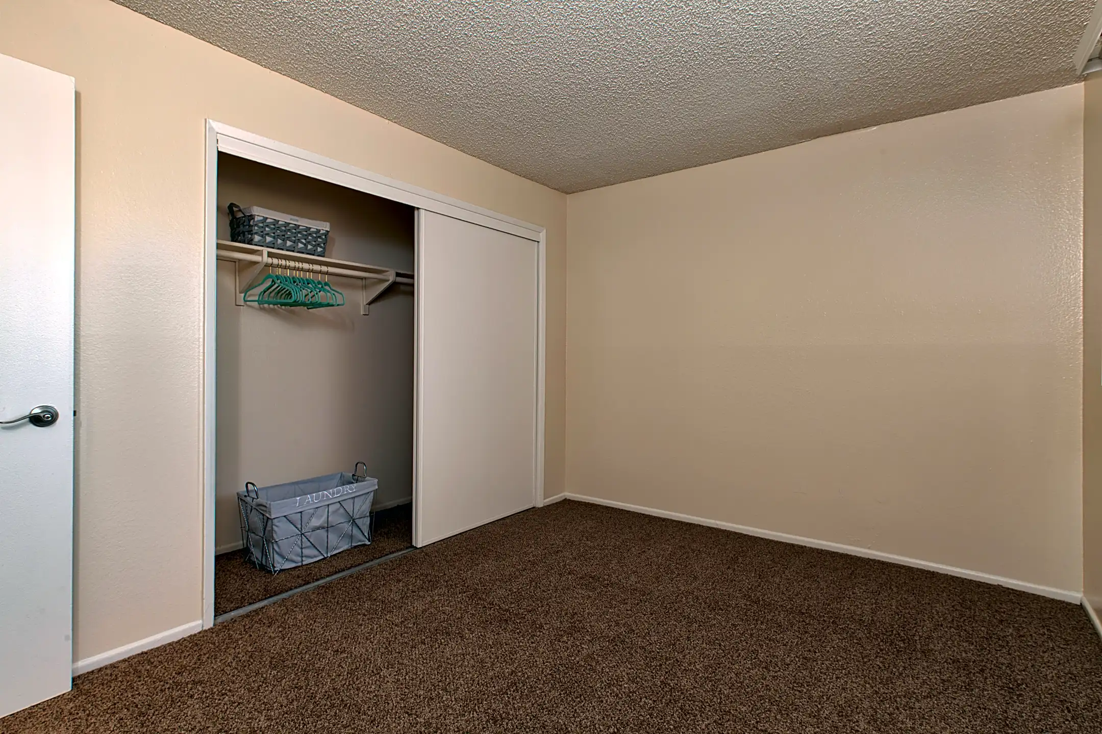 Bedroom - Los Arbolitos Timbers Apartments - Riverside, CA