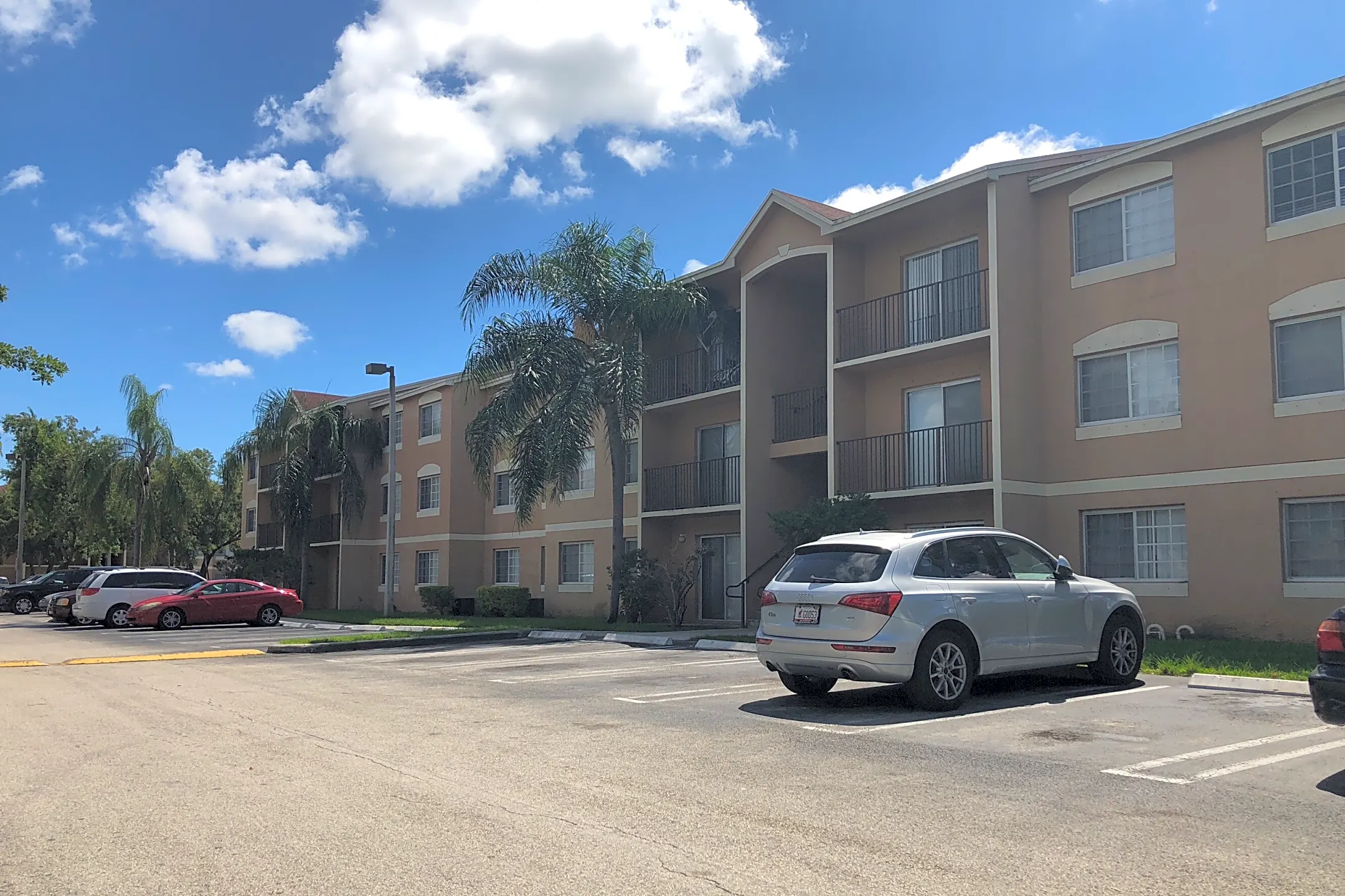 Golden Lakes Apartments - Miami, Fl 33169