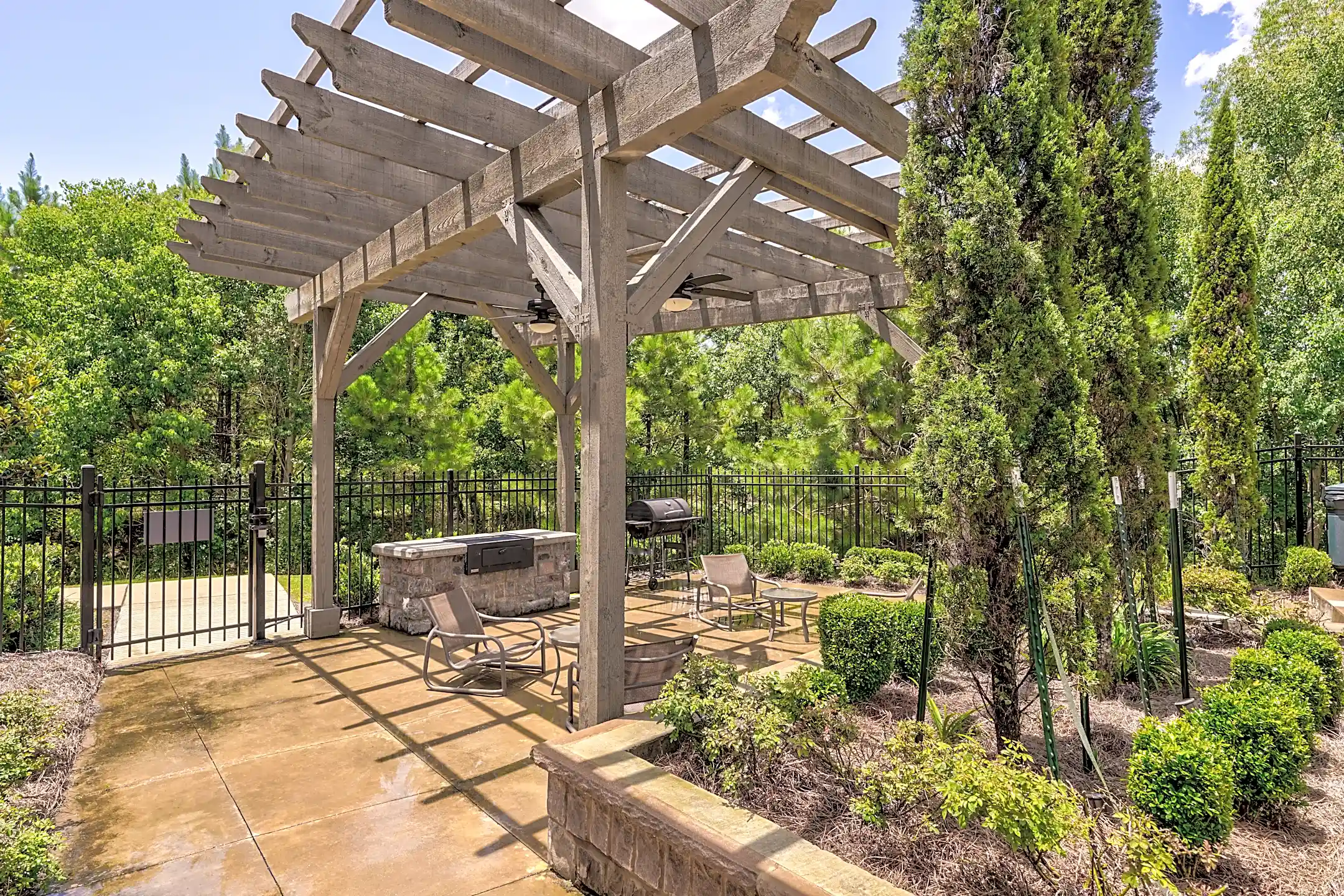 River Park Apartments 1328 Parklane Road MS Apartments for