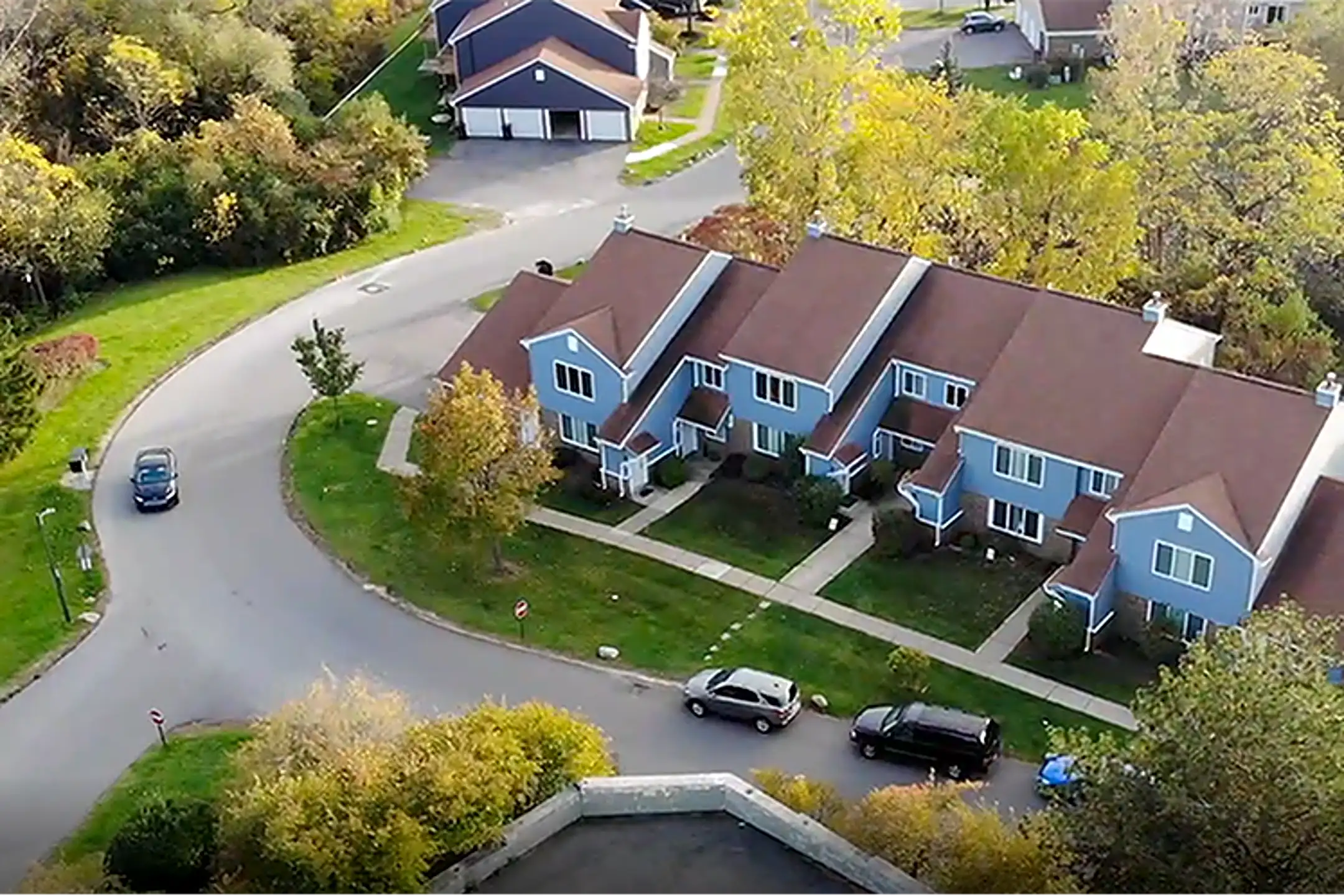 83 West Townhomes 6423 Silverbrook W West Bloomfield, MI Apartments