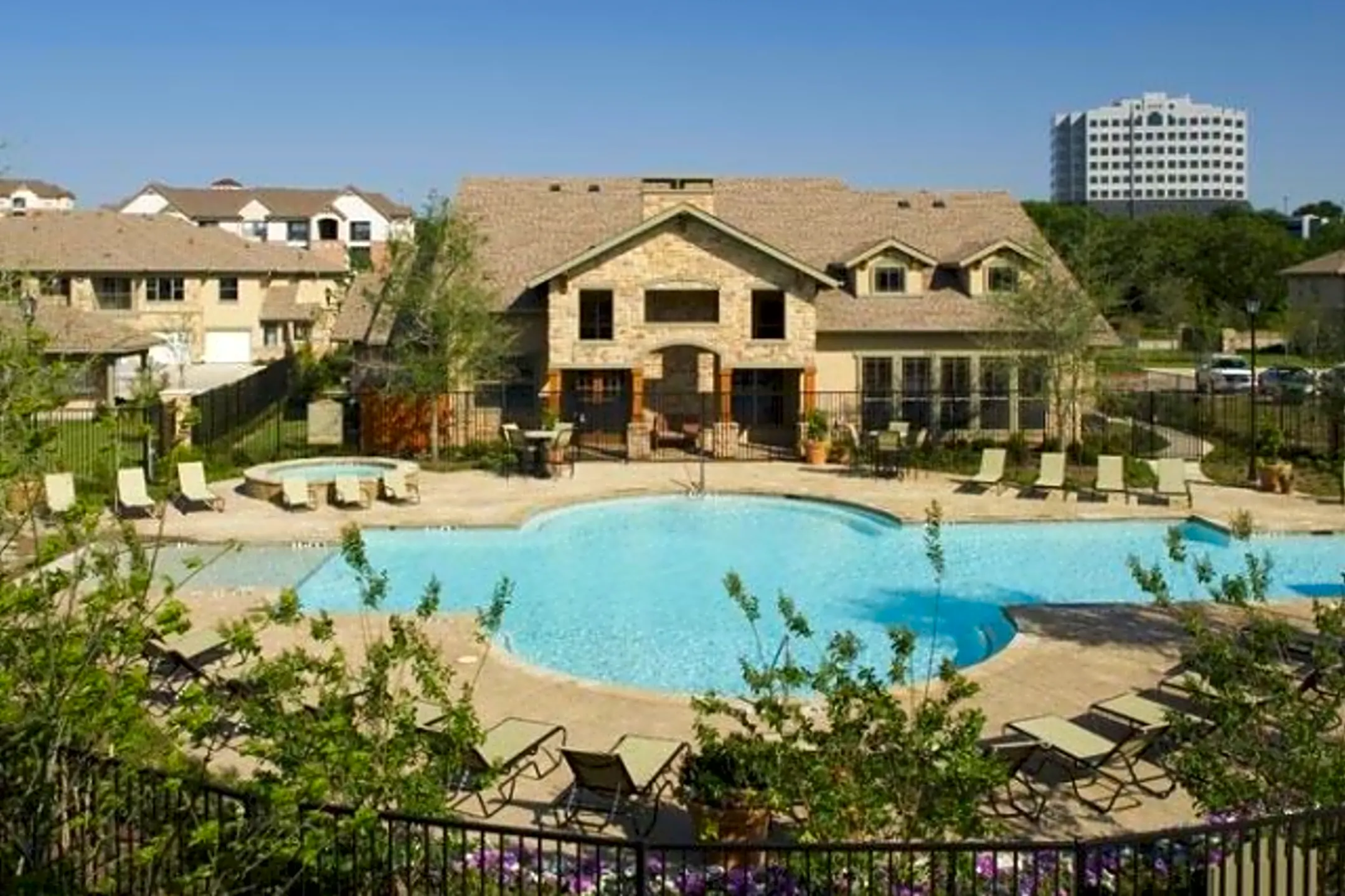 Stonelake Apartments In Grand Prairie Texas