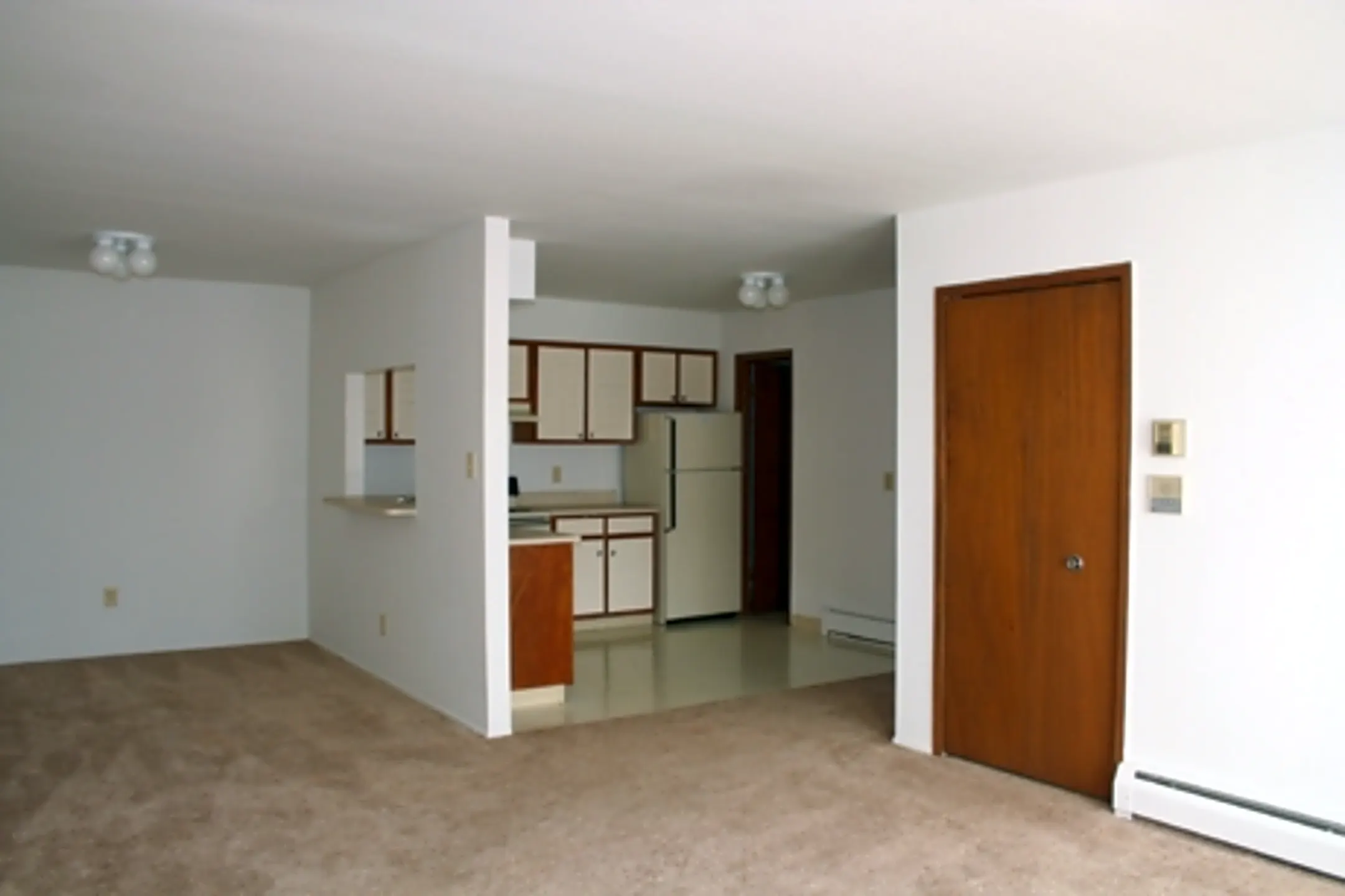 Amber Creek Apartments 1303 Kirts Blvd Troy, MI Apartments for Rent