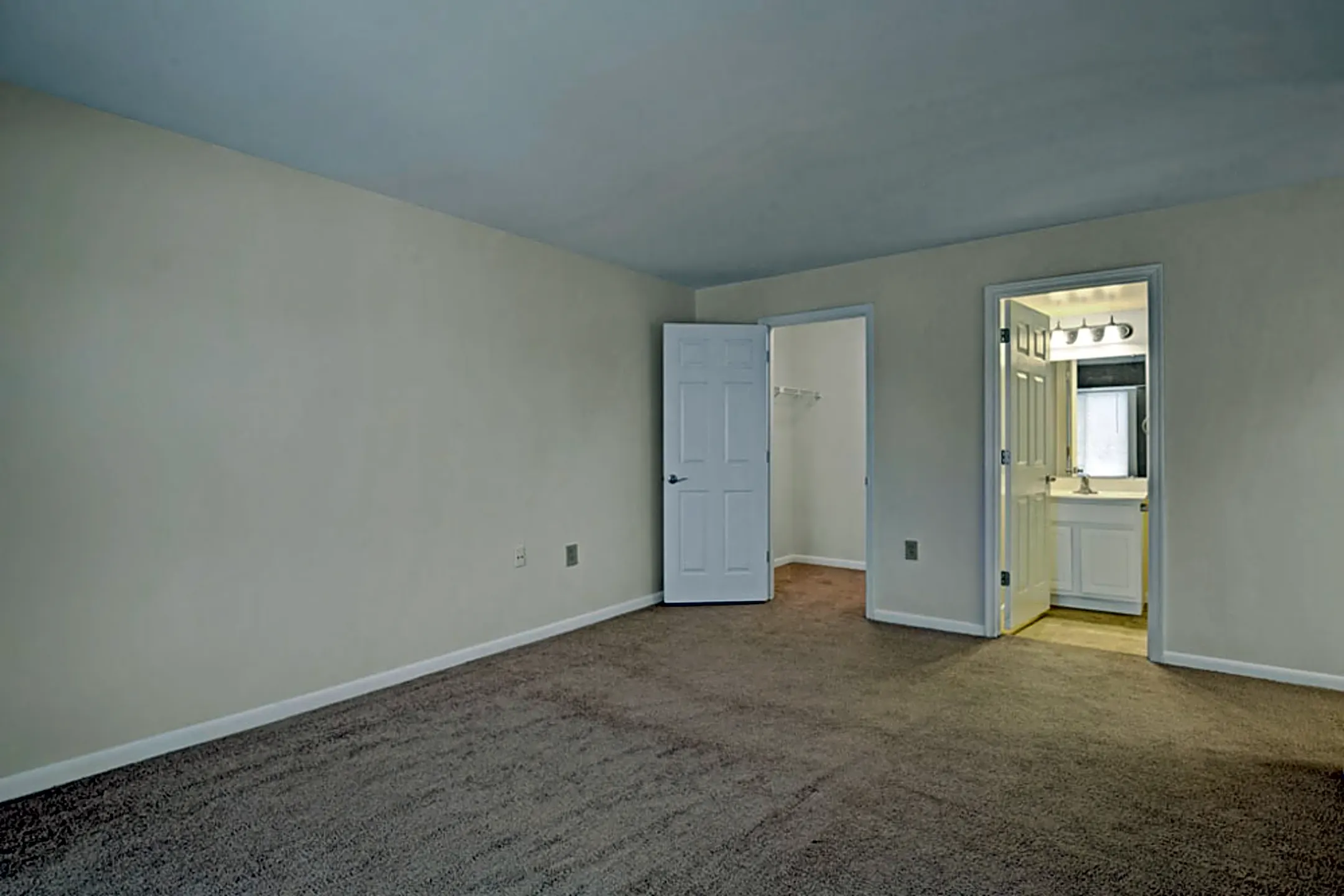 Ridgeview Apartments 800 S Burning Tree Dr Westminster, MD