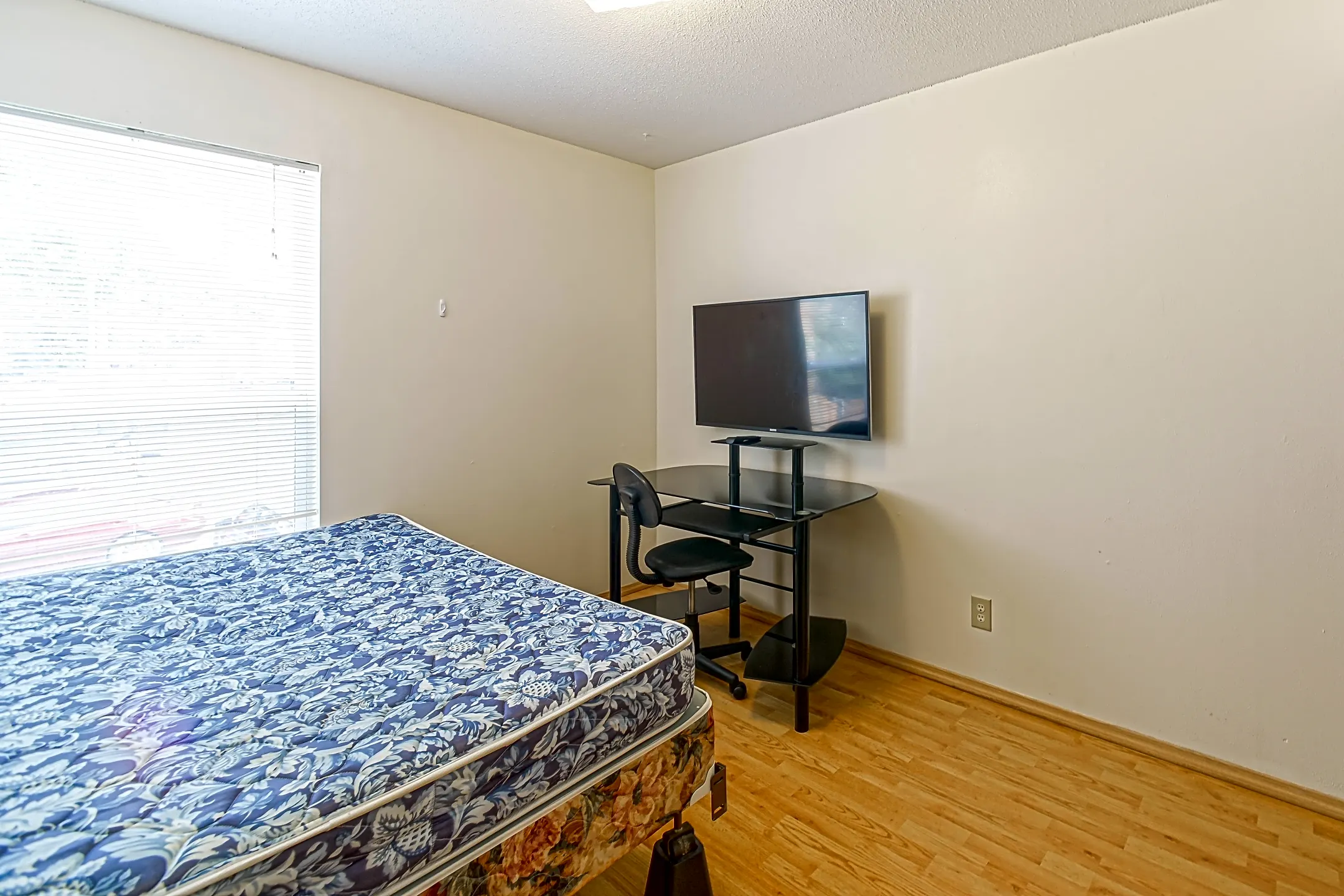 Bedroom - Pfeffer Apartments - Champaign, IL