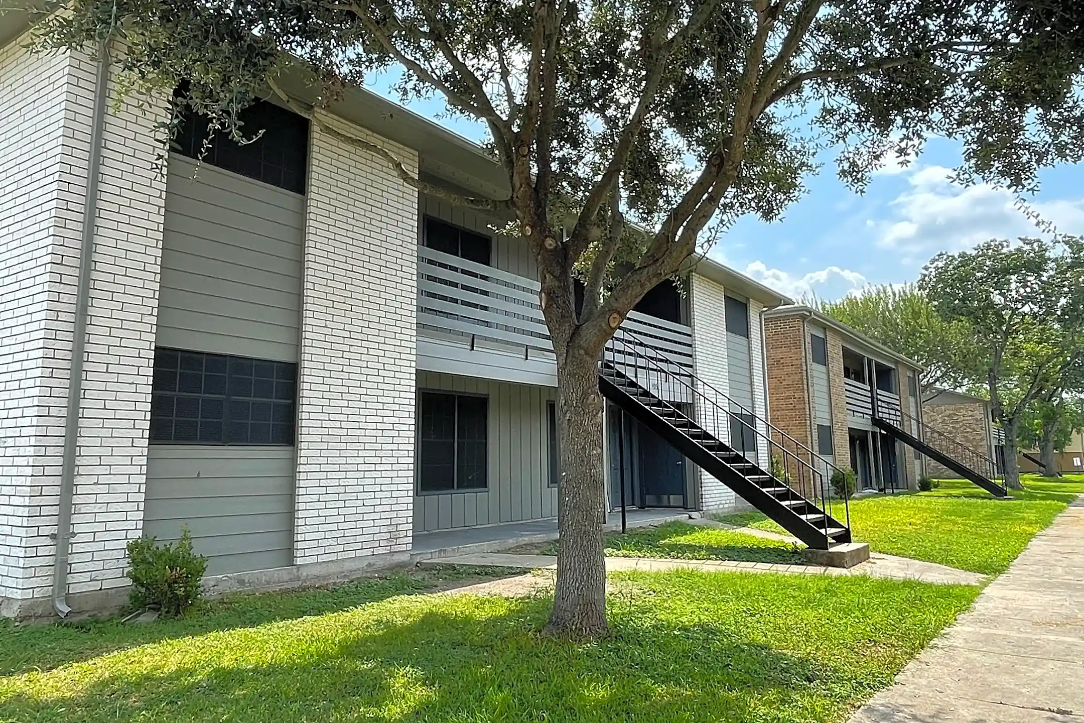 Deerwood Apartment Homes 101 Deerwood Drive Victoria, TX Apartments