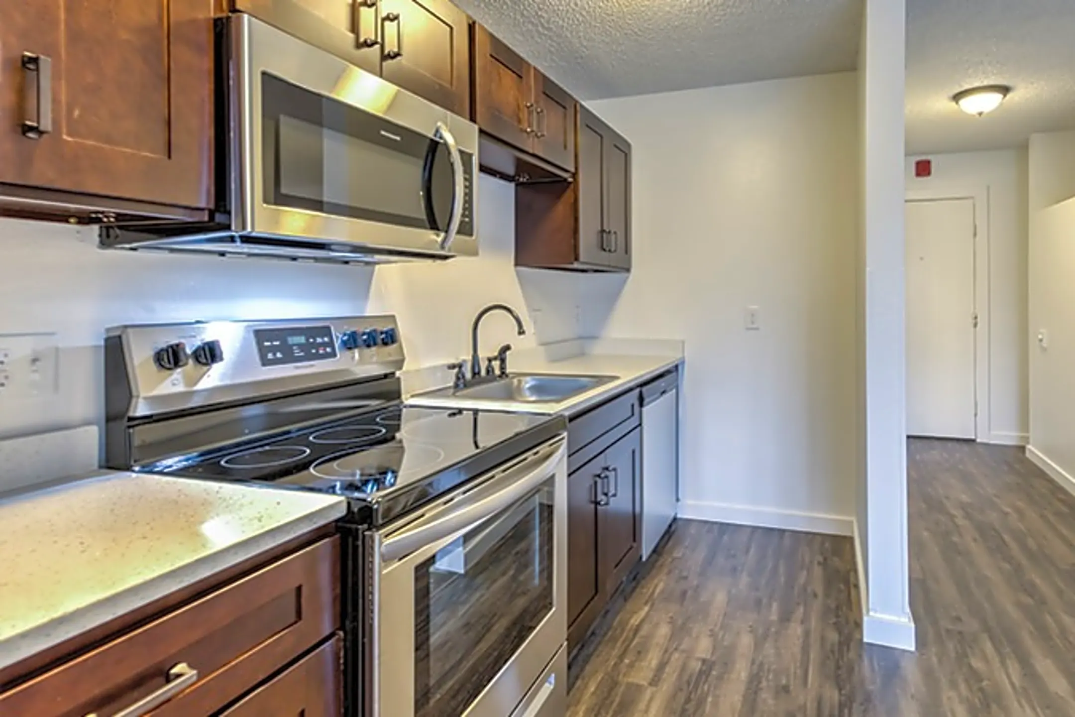 Kitchen - Creek Bend Apartments - Boise, ID