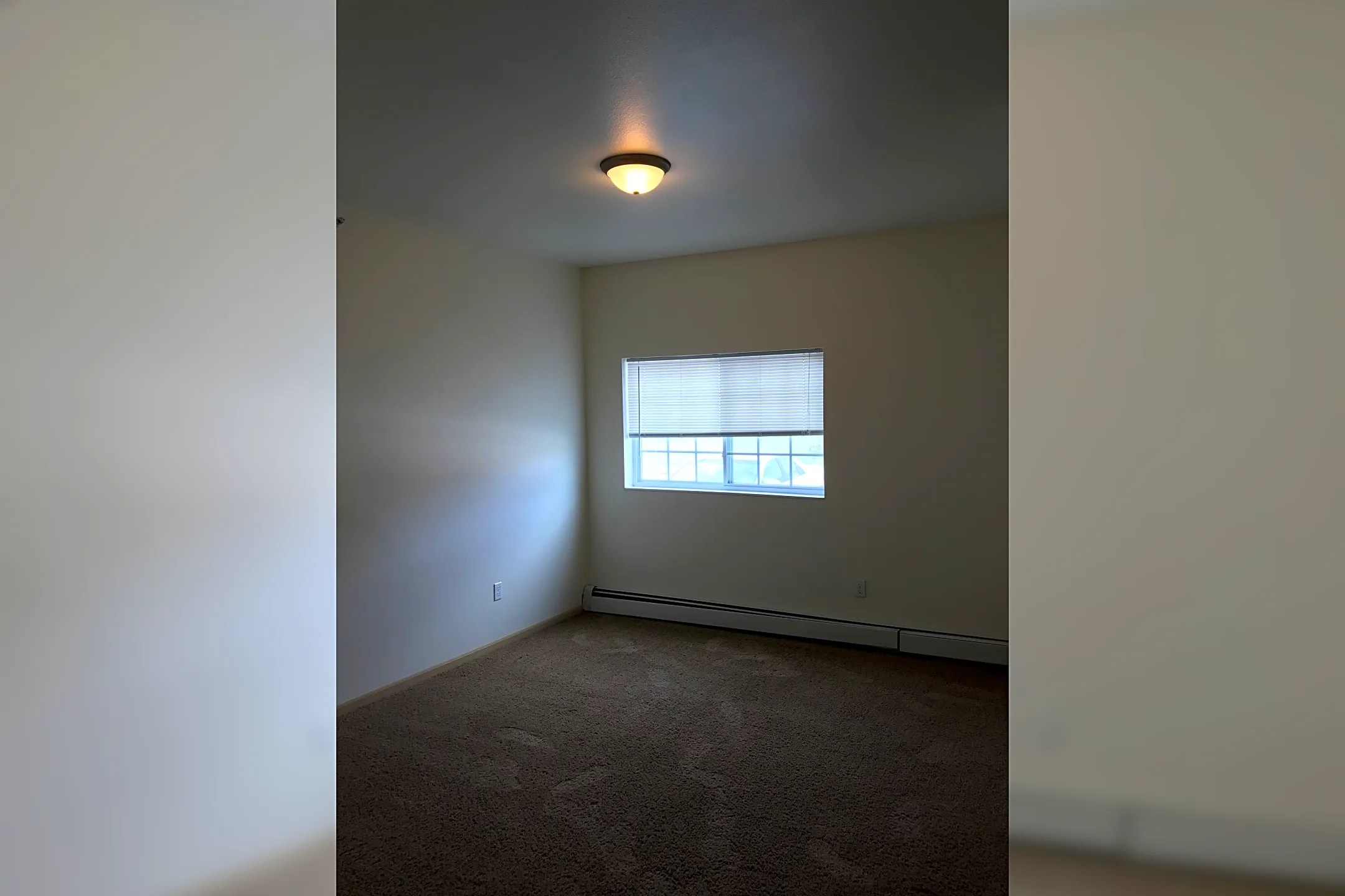 Bedroom - The Cascades Apartments - Fargo, ND