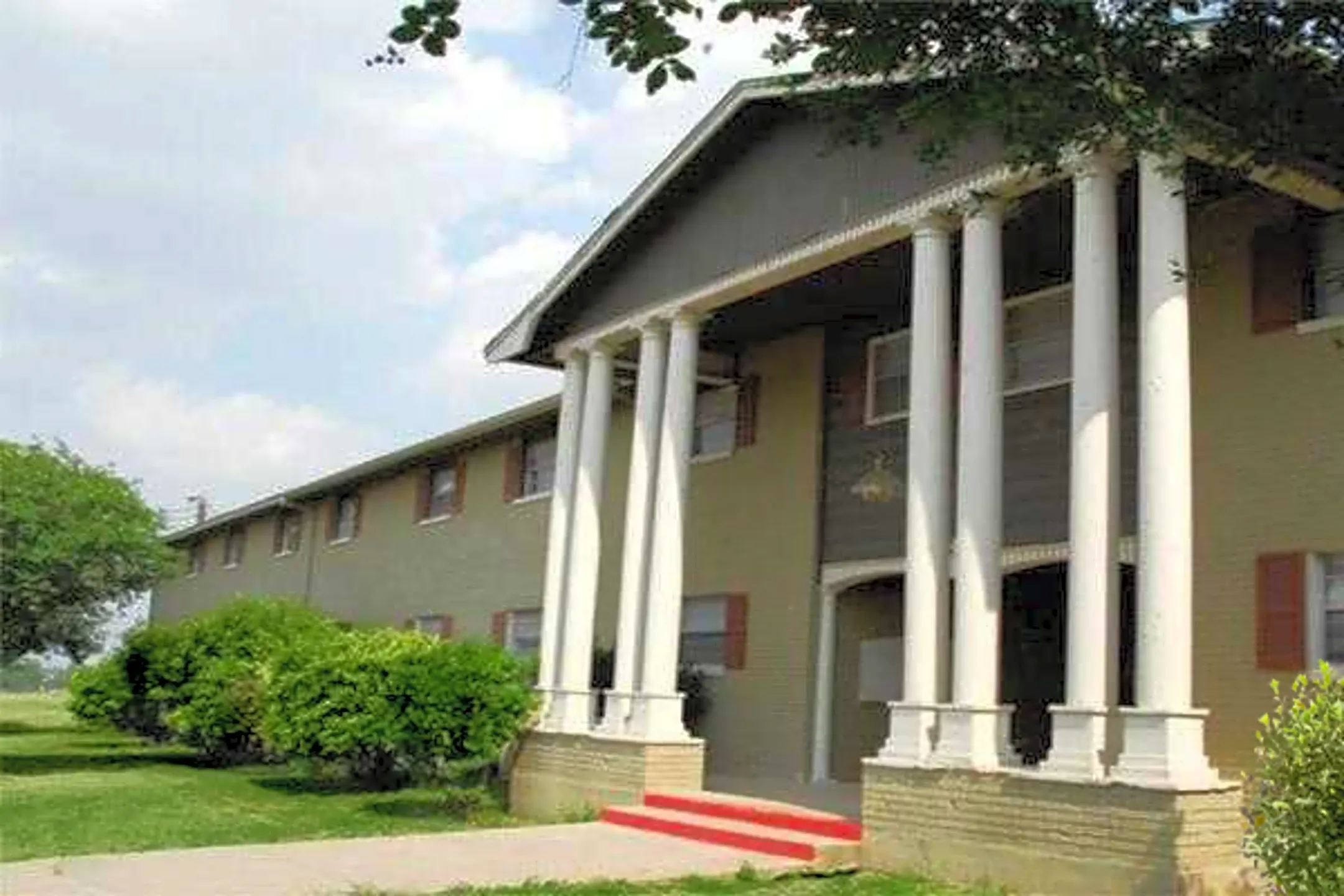 Aviation Place 402 Aviation Boulevard Universal City, TX Apartments