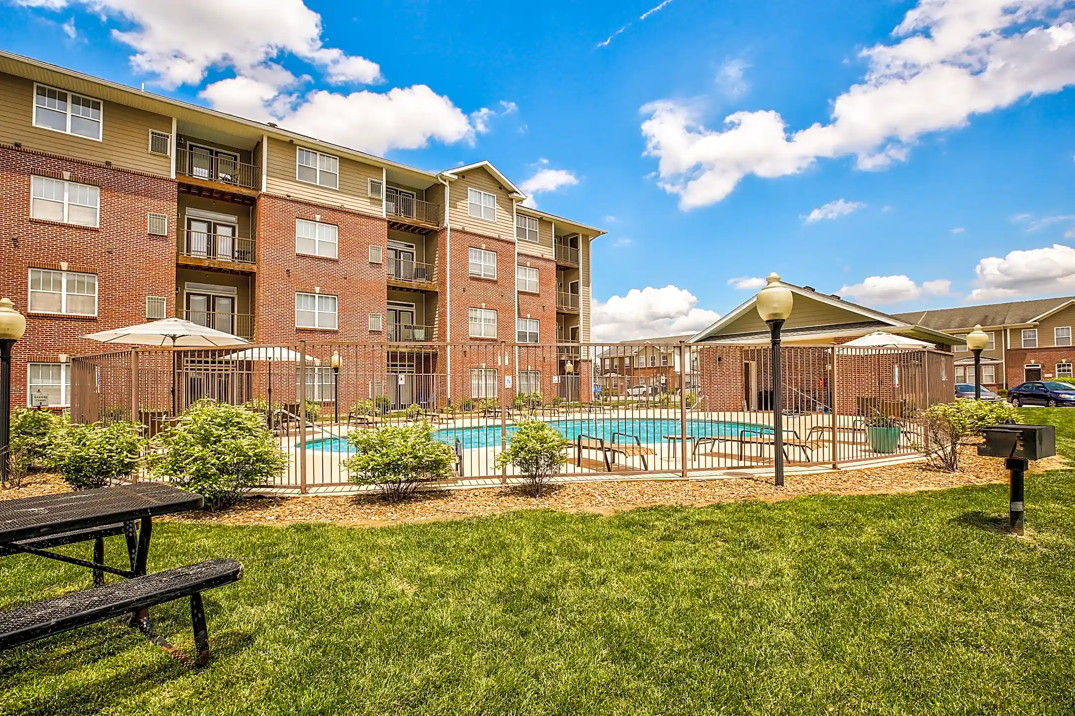 The Reserve Apartments & Townhomes 700 Reserve Blvd Evansville, IN